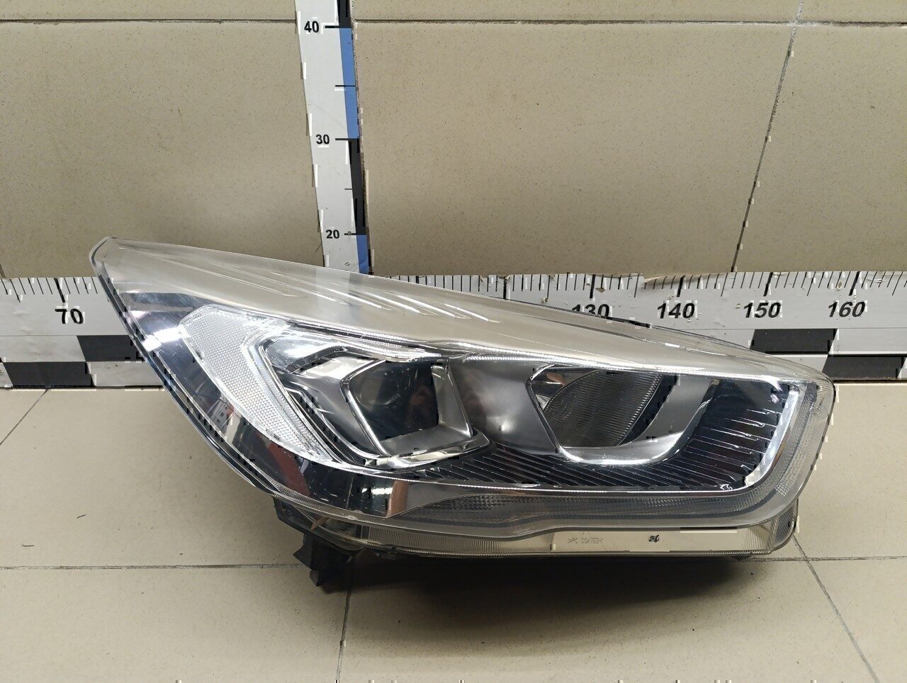 Фара правая FORD Kuga 2012>