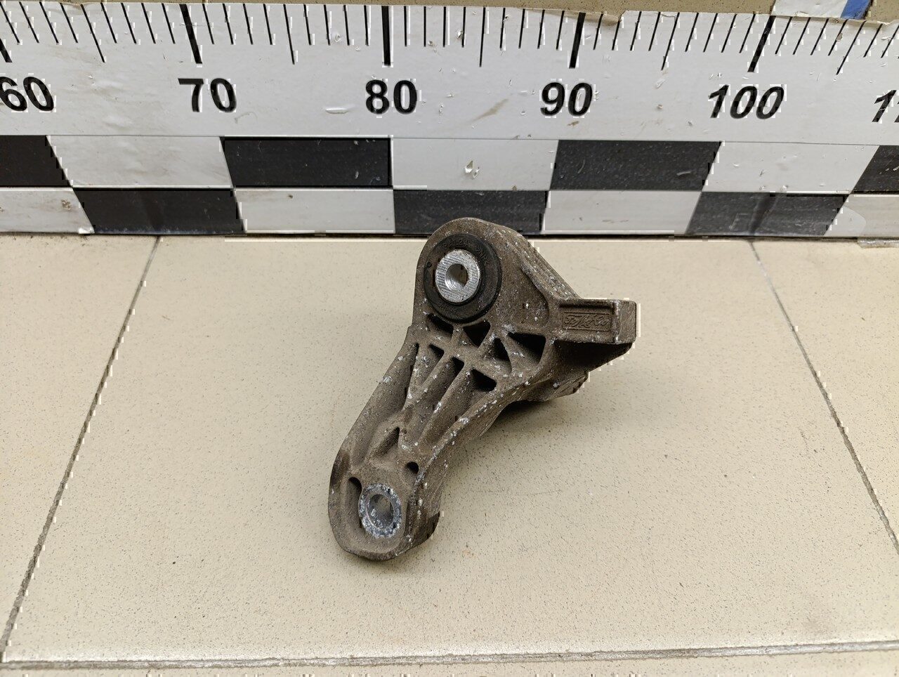 Кронштейн КПП FORD Kuga 2012>