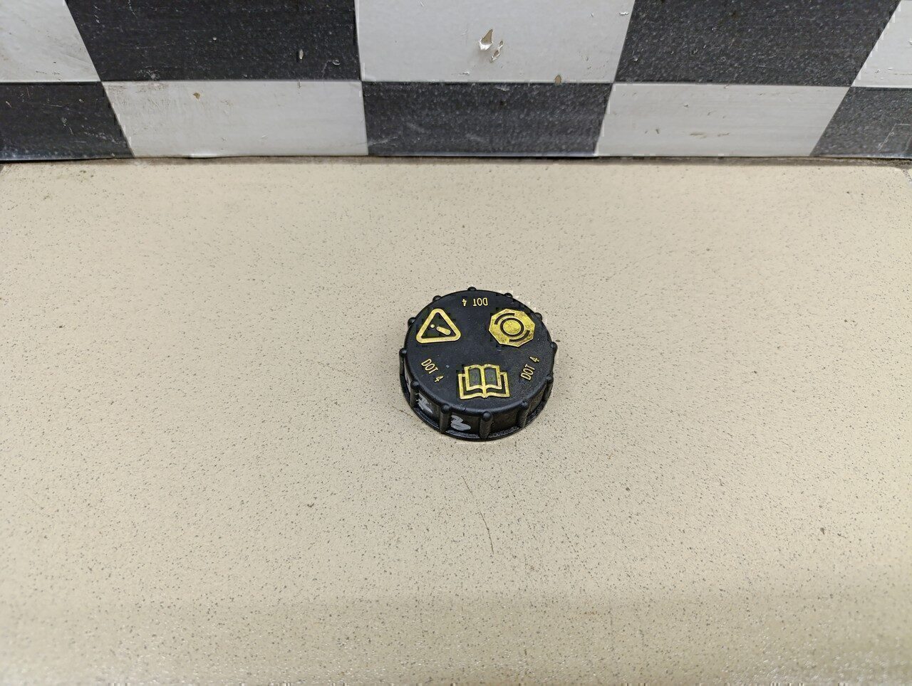 Крышка бачка тормозной жидкости FORD Kuga 2012>