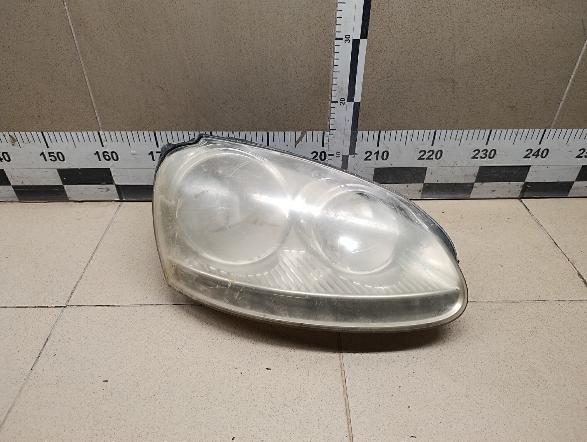 Фара правая VW Jetta 2006-2011