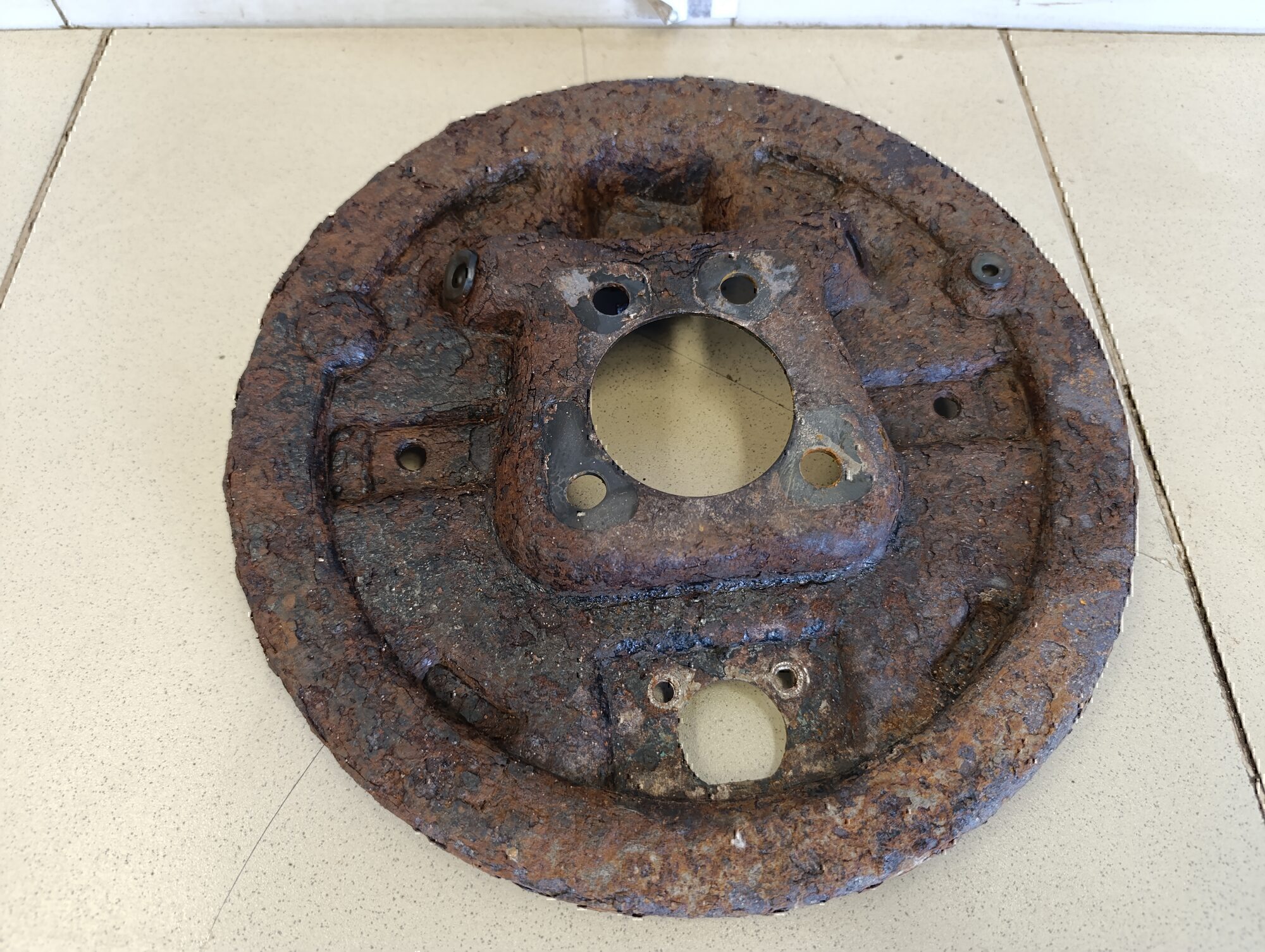 Щит опорный задний правый OPEL Astra H / Family 2004-2015