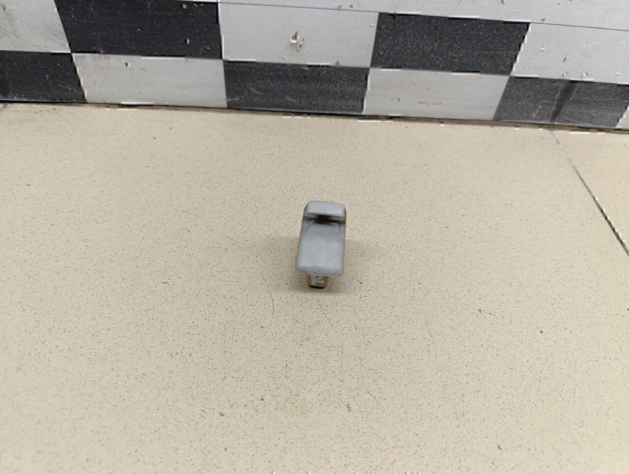 Крючок солнцезащитного козырька MITSUBISHI ASX 2010-2016