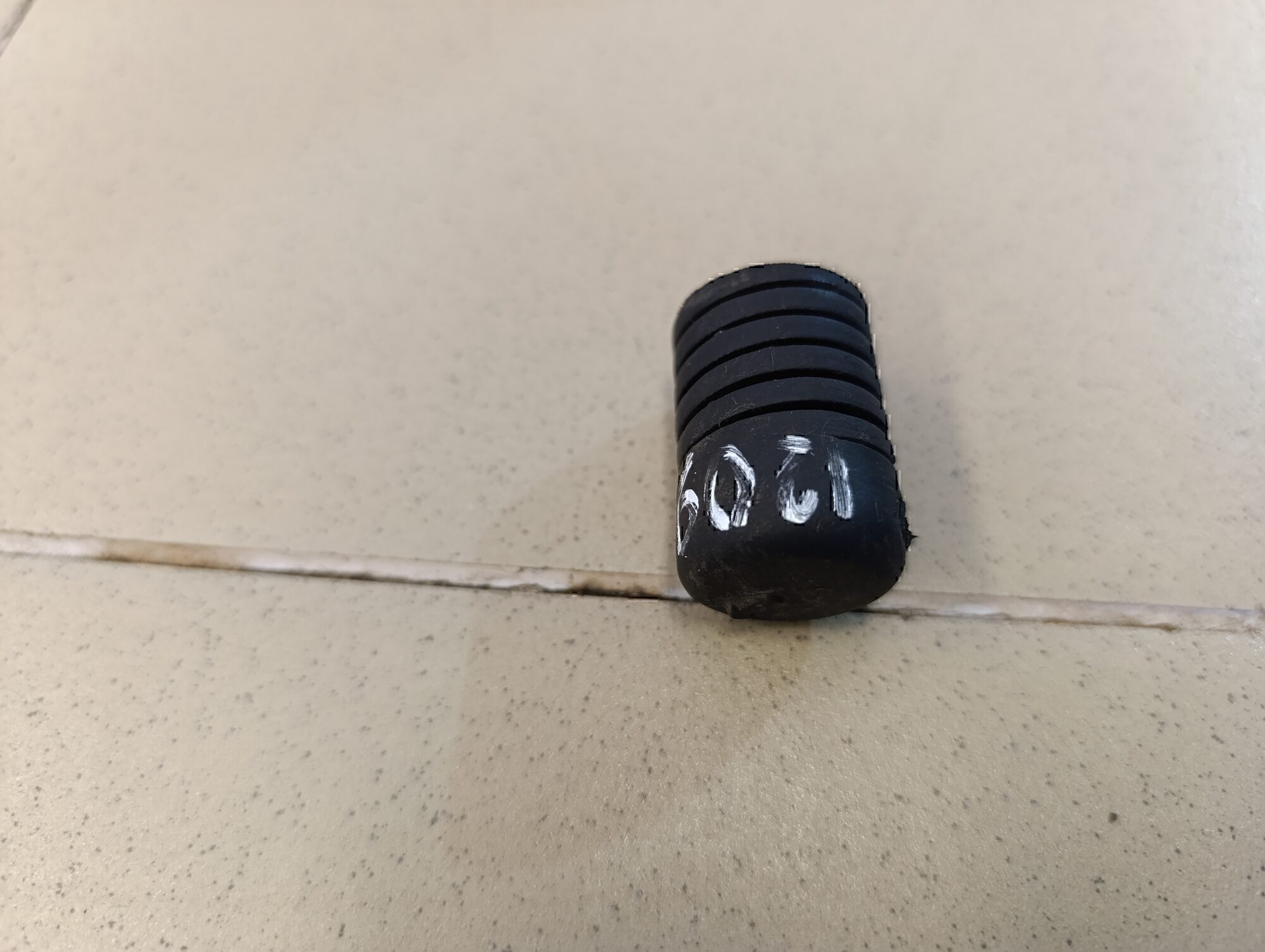 Отбойник крышки багажника KIA Cerato 2004-2008