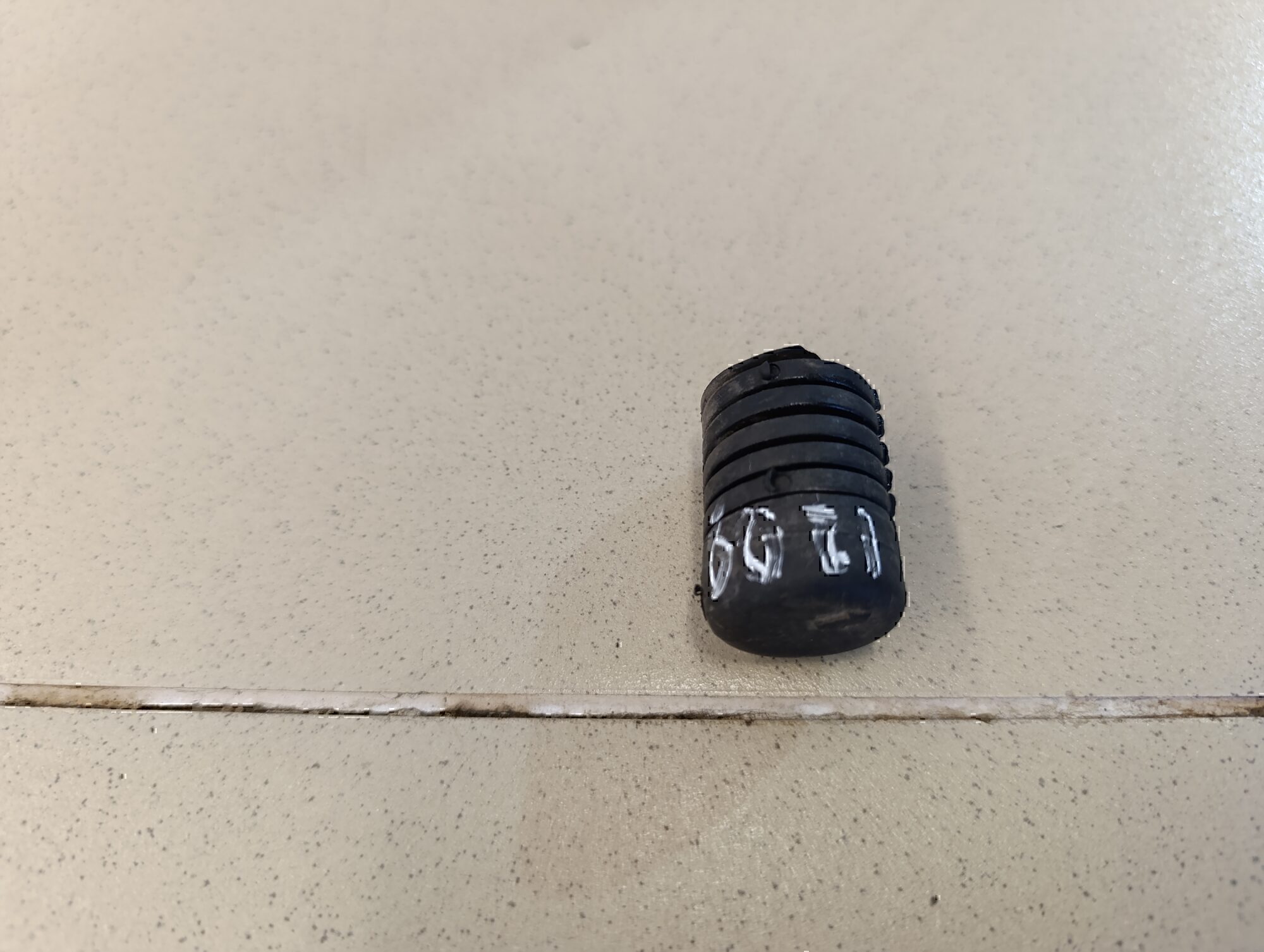 Отбойник крышки багажника KIA Cerato 2004-2008