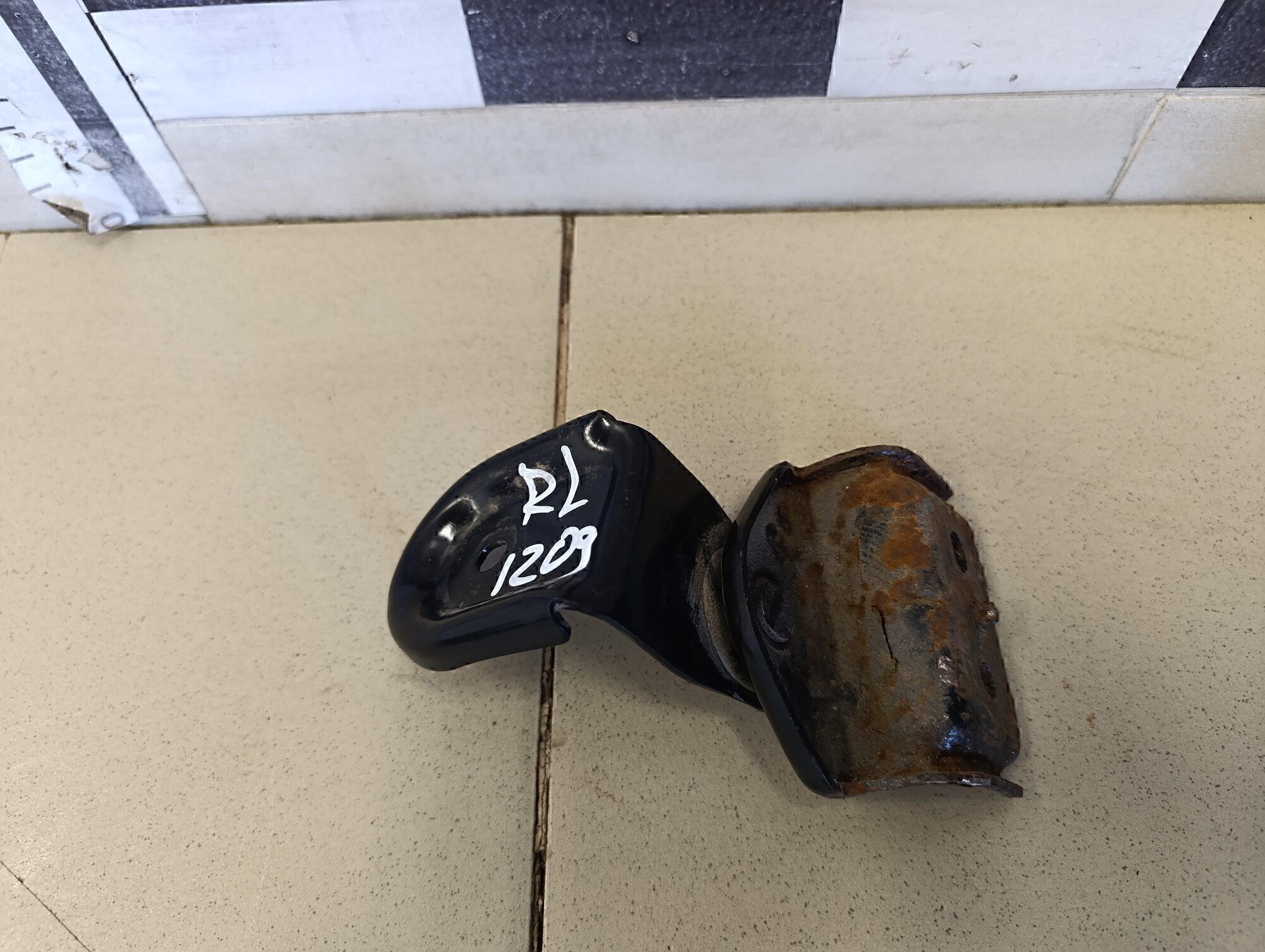 Кронштейн KIA Cerato 2004-2008