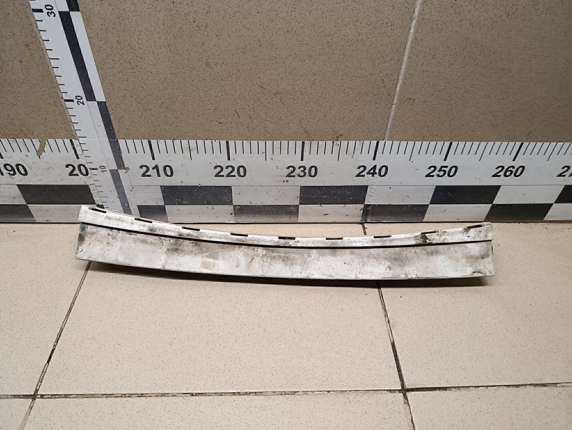 Направляющая заднего бампера FORD Mondeo III 2000-2007