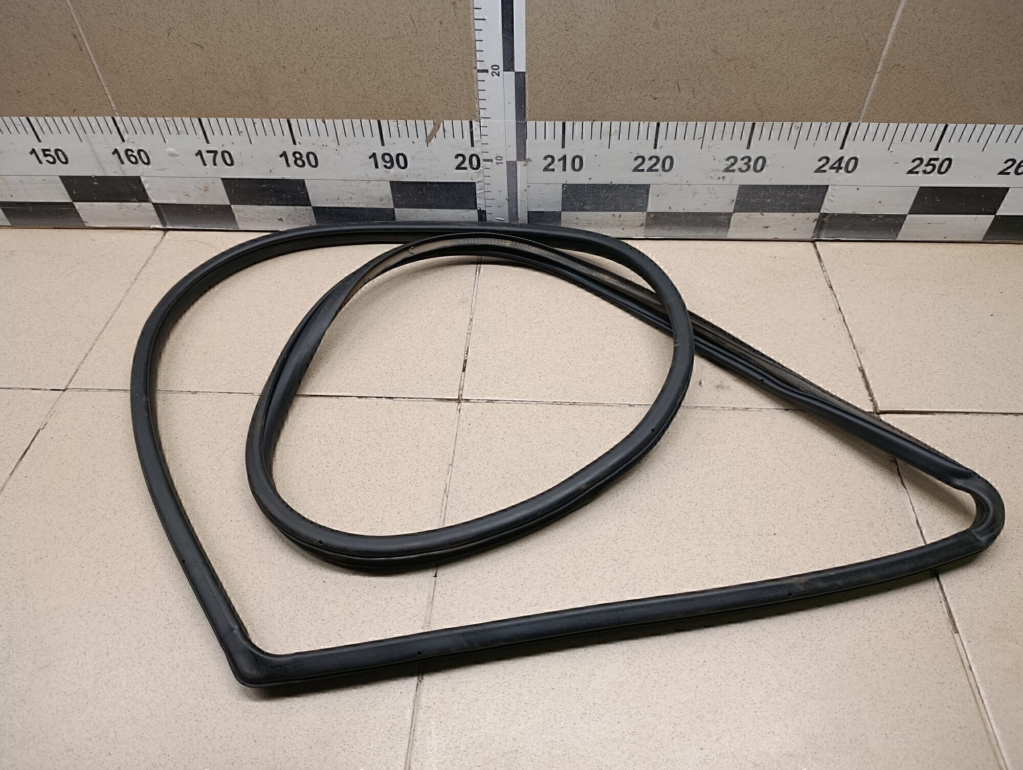 Уплотнитель двери Subaru Forester (S12) 2008-2012