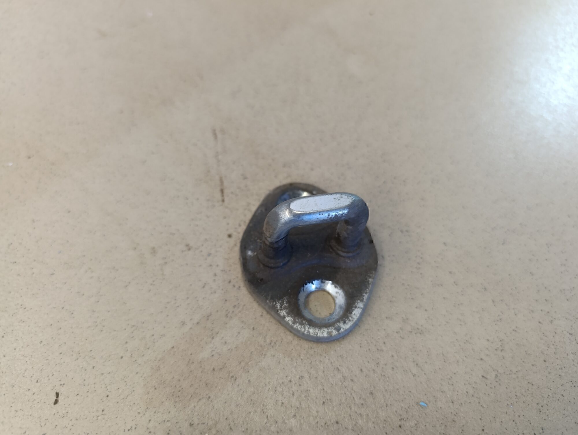 Ответная часть замка двери HYUNDAI Accent II (+ТАГАЗ) 2000-2012