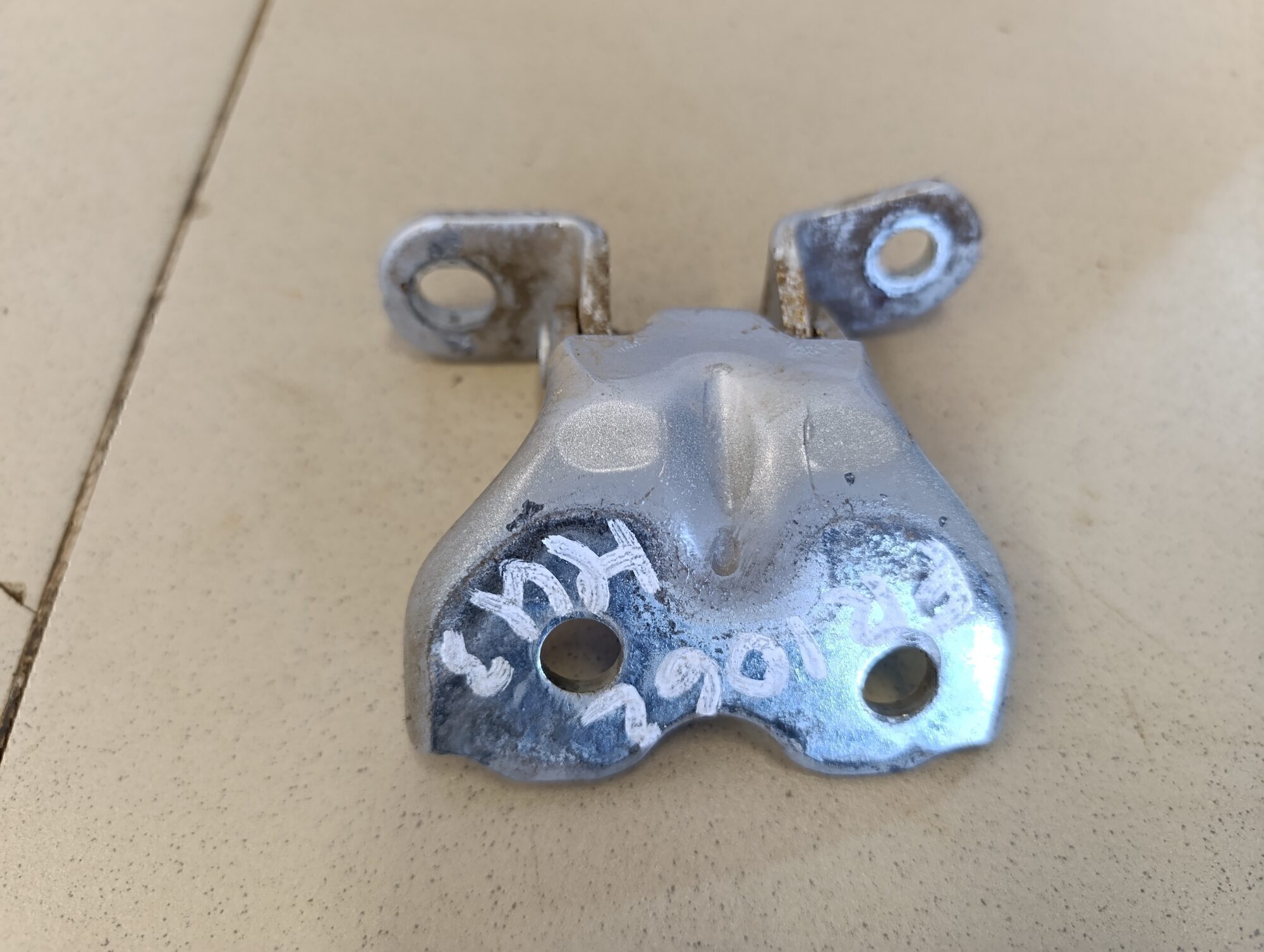 Петля двери передней правой нижняя HYUNDAI Getz 2002-2010