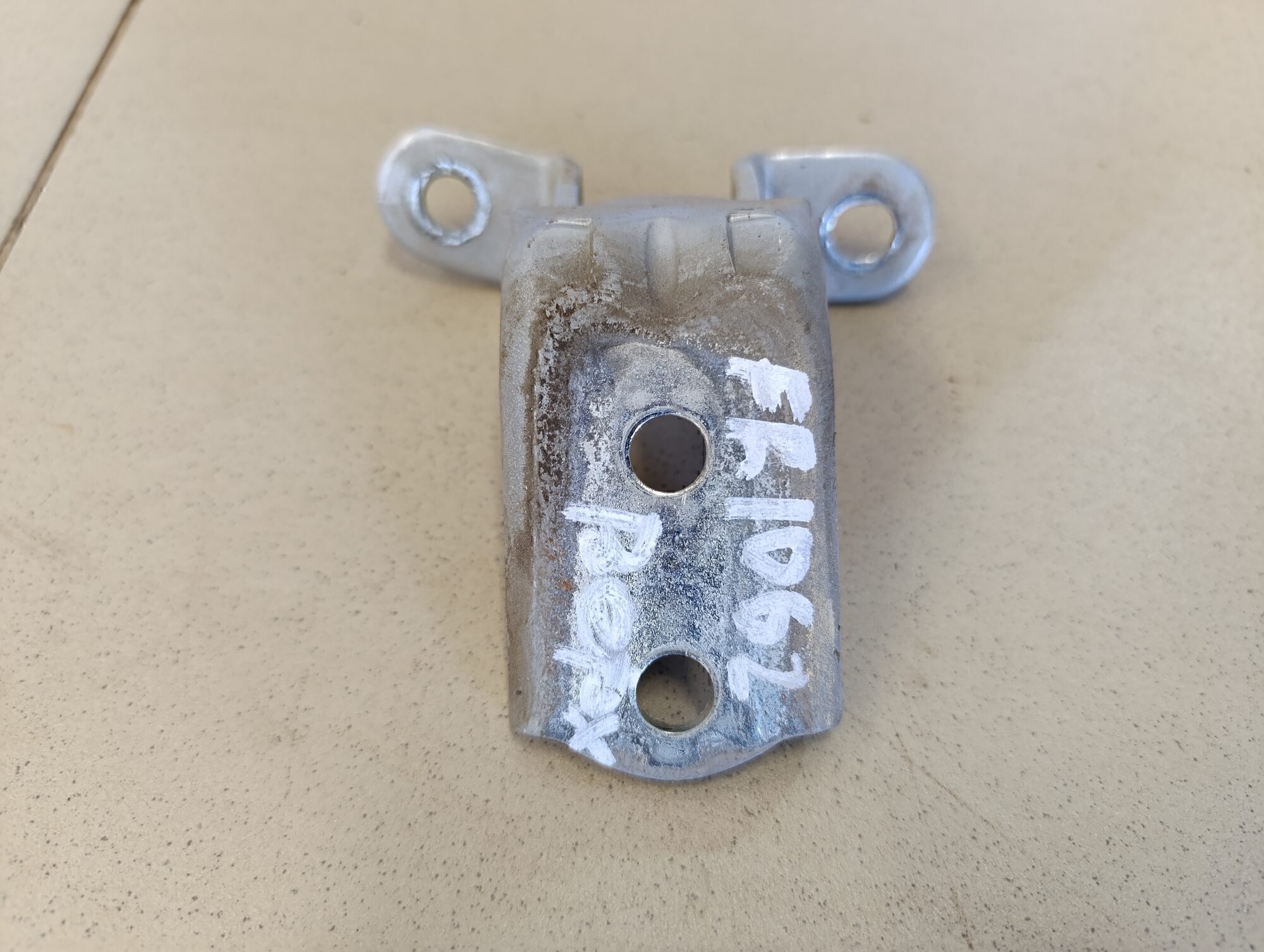 Петля двери передней правой верхняя HYUNDAI Getz 2002-2010