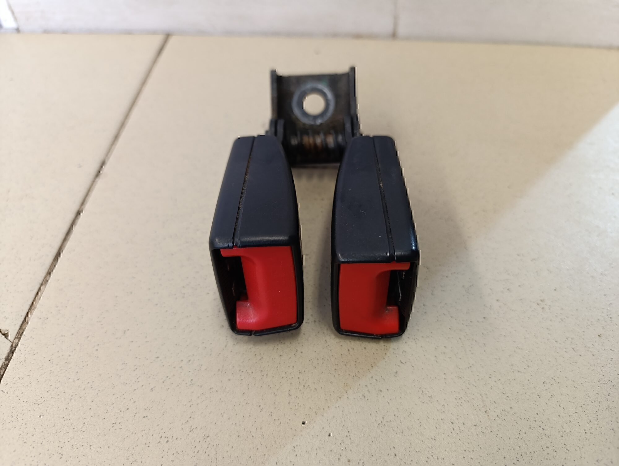 Ответная часть ремня безопасности Chevrolet Cruze 2009-2016