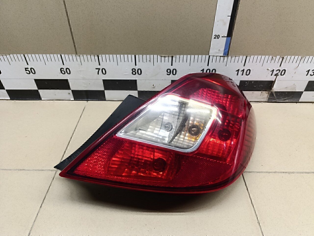 Фонарь задний правый OPEL Corsa D 2006-2015