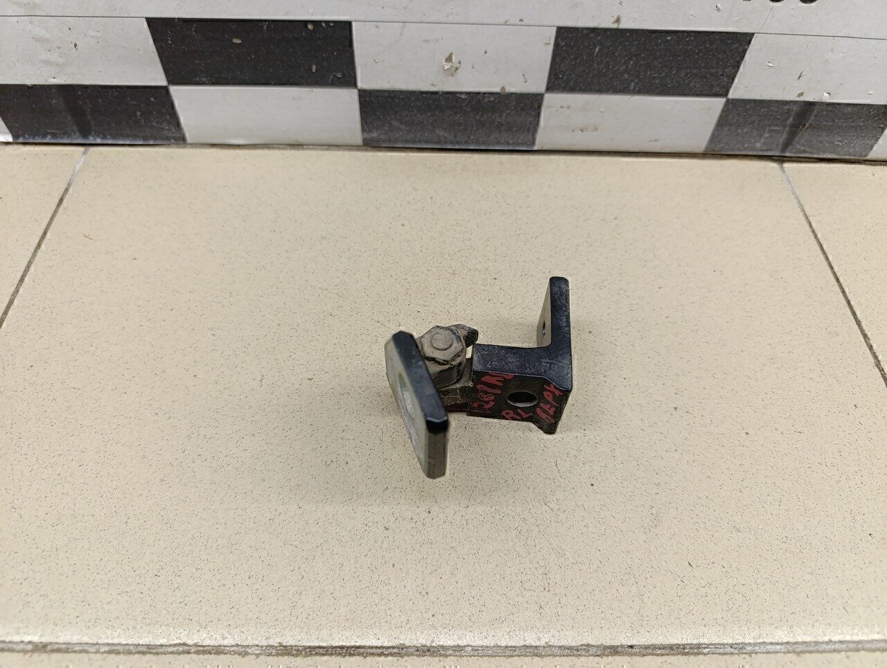 Петля двери задней левой верхняя OPEL Corsa D 2006-2015