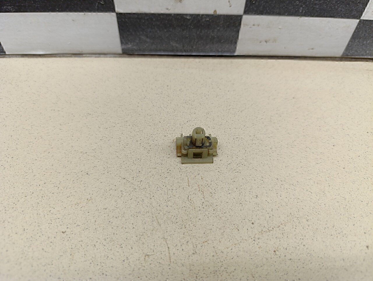 Фиксатор замка двери Chevrolet Cruze 2009-2016