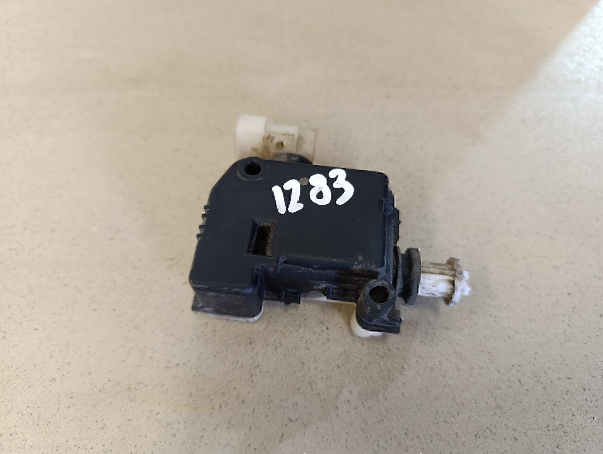 Активатор замка крышки бензобака Chevrolet Cruze 2009-2016