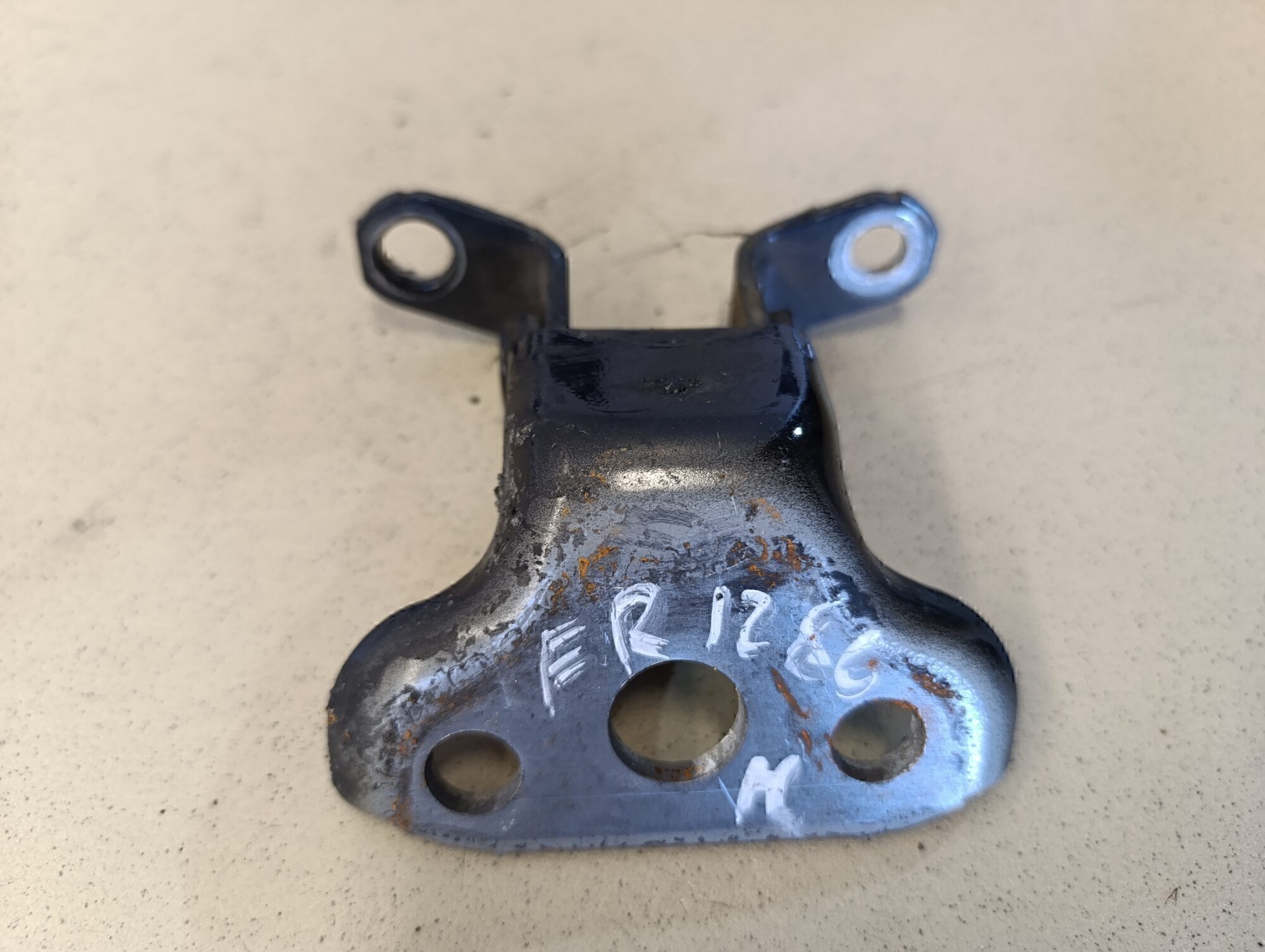 Петля двери передней правой нижняя Subaru Forester (S14) 2019-