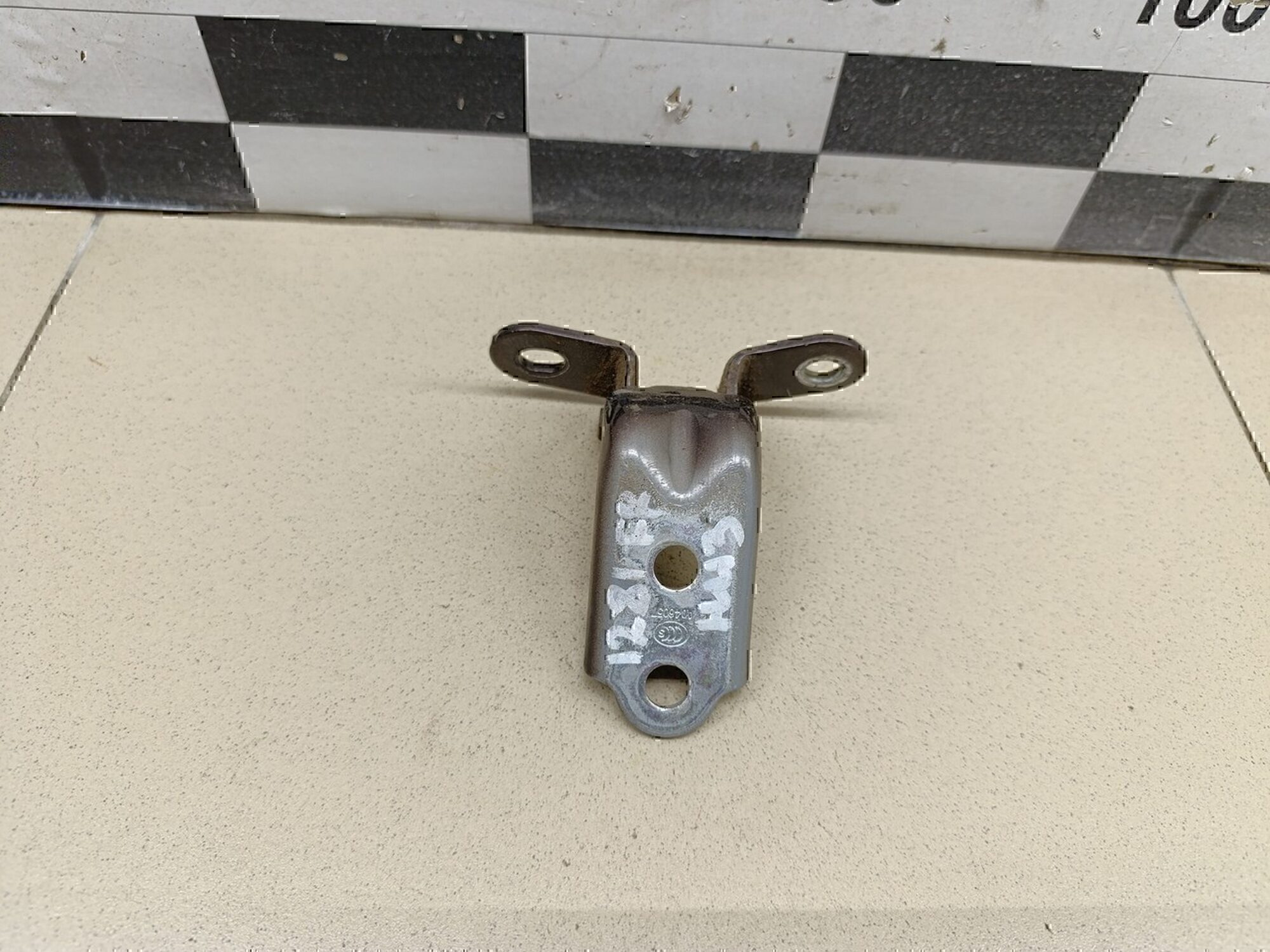 Петля двери HYUNDAI Ceed 2007- 2012