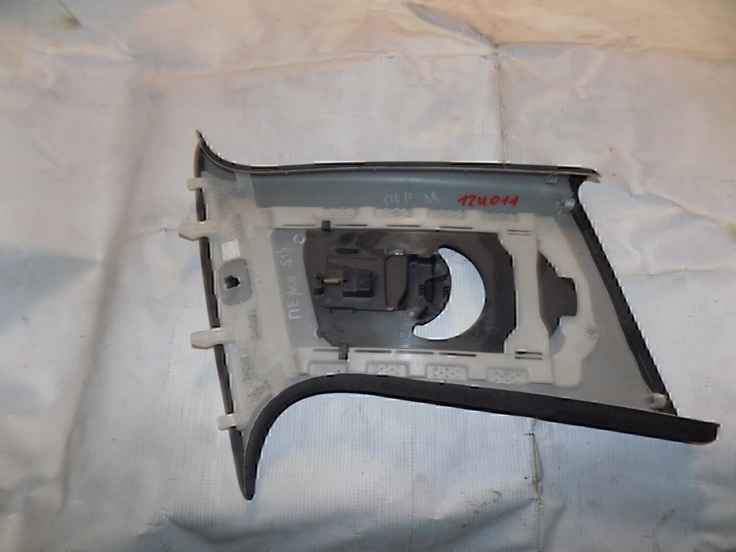 Обшивка стойки PEUGEOT 508 2010>