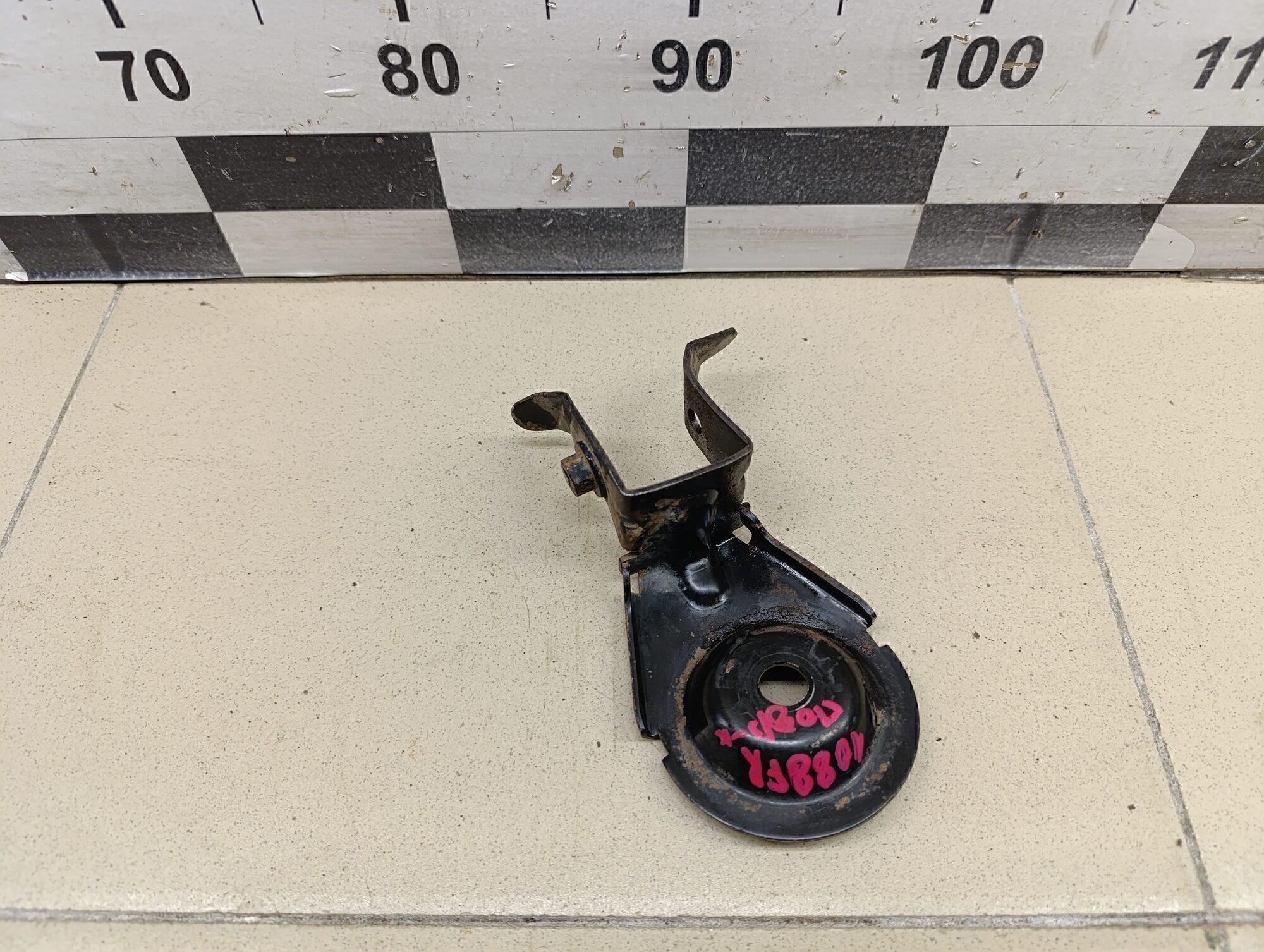 Кронштейн усилителя переднего бампера правый Chevrolet Cruze 2009-2016