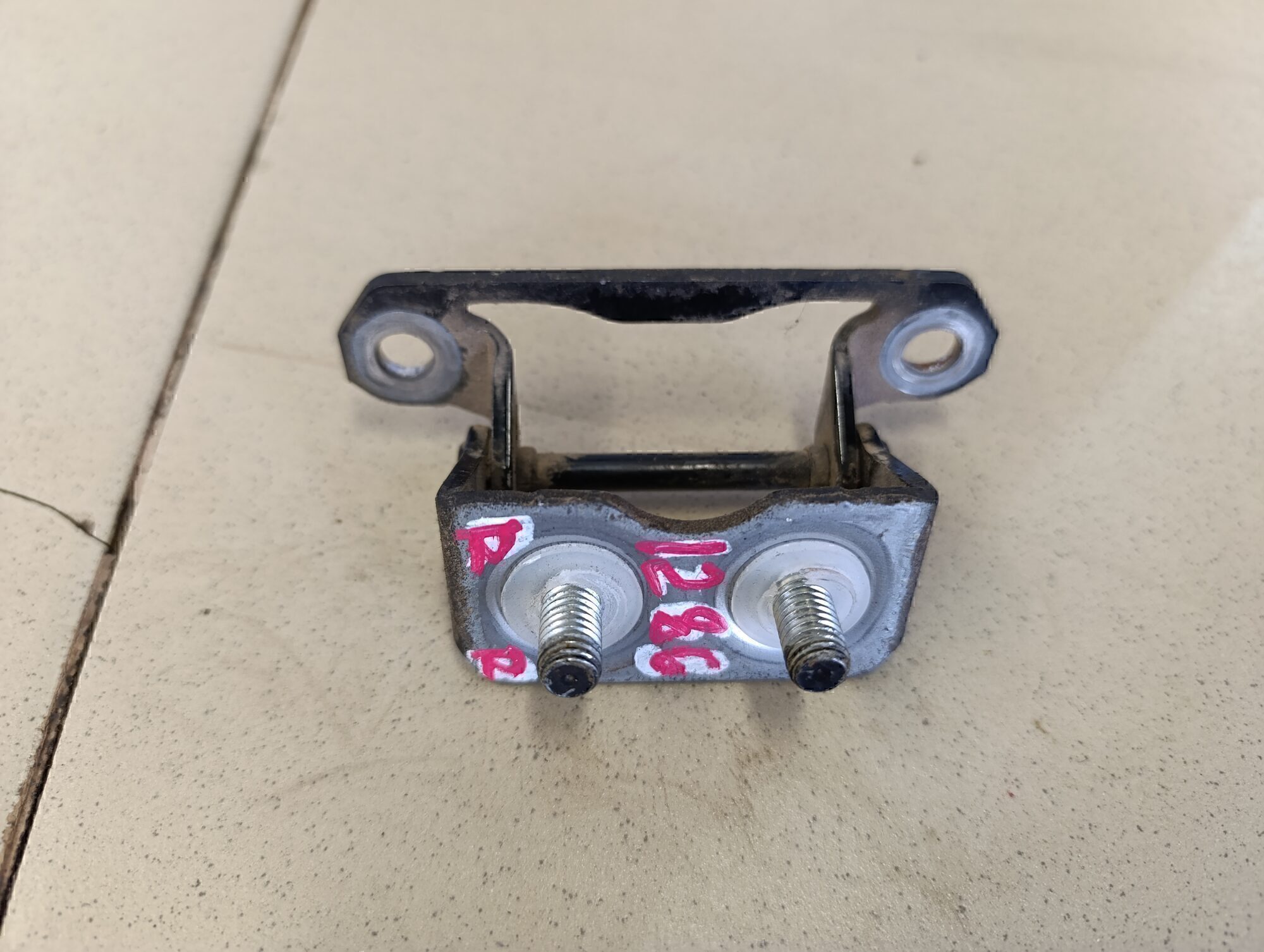 Петля двери багажника Subaru Forester (S14) 2019-