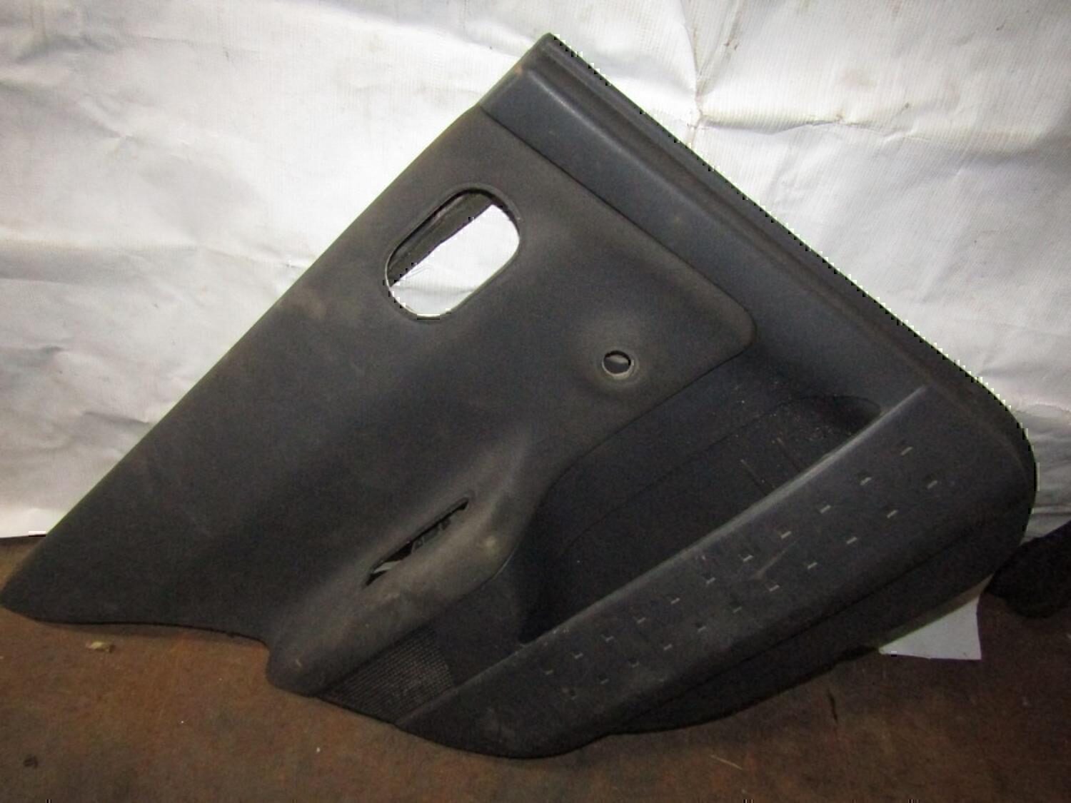 Обшивка двери задней левой RENAULT Megane II 2002-2009