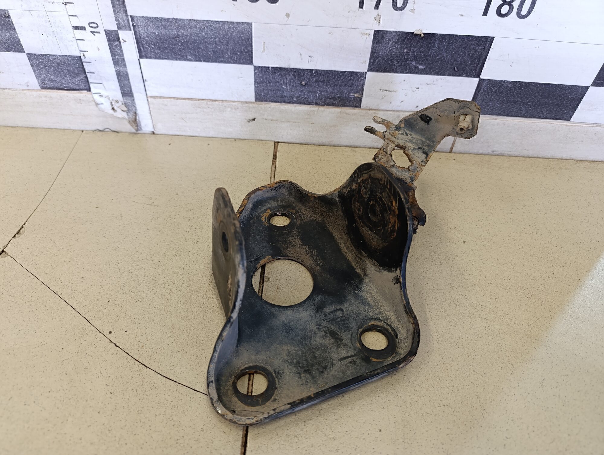 Кронштейн задней балки FIAT Albea 2002-2012