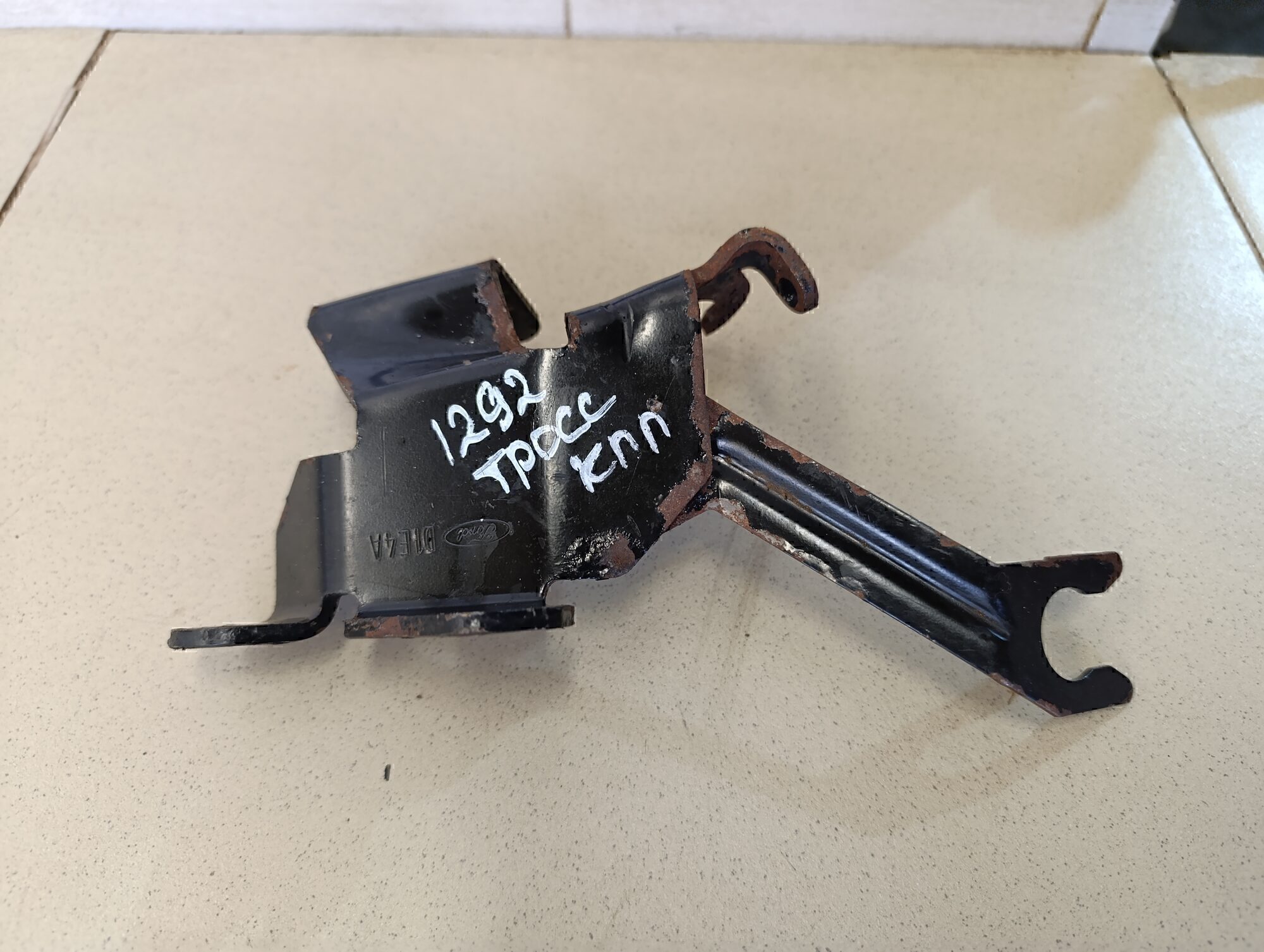 Кронштейн крепления троса КПП FORD Transit/Tourneo Connect 2002-2013