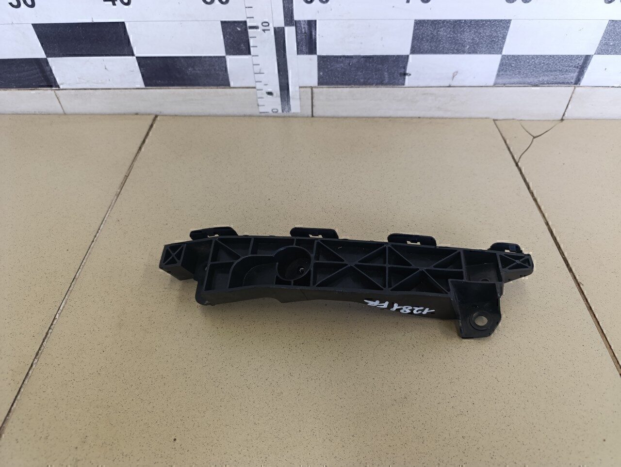 Направляющая переднего бампера правая HYUNDAI ix35/Tucson 2010-2015