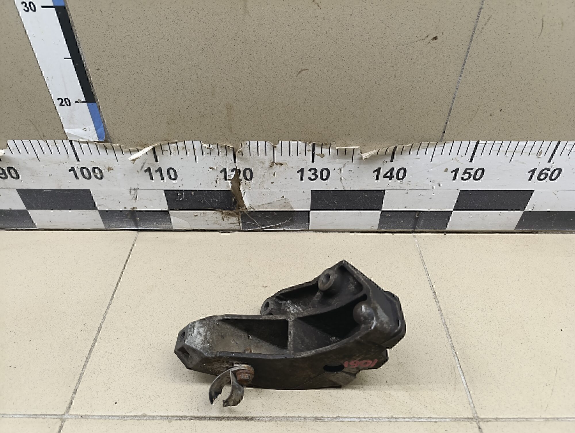 Кронштейн КПП левый Audi A3 (8L1) 1996-2003