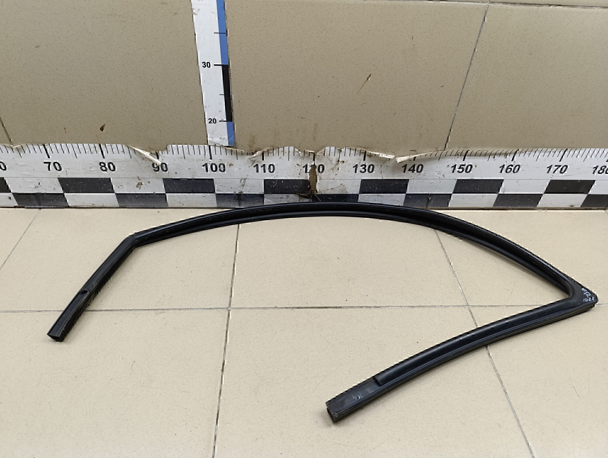 Уплотнитель стекла двери SKODA Octavia (A4 1U-) 2000-2011