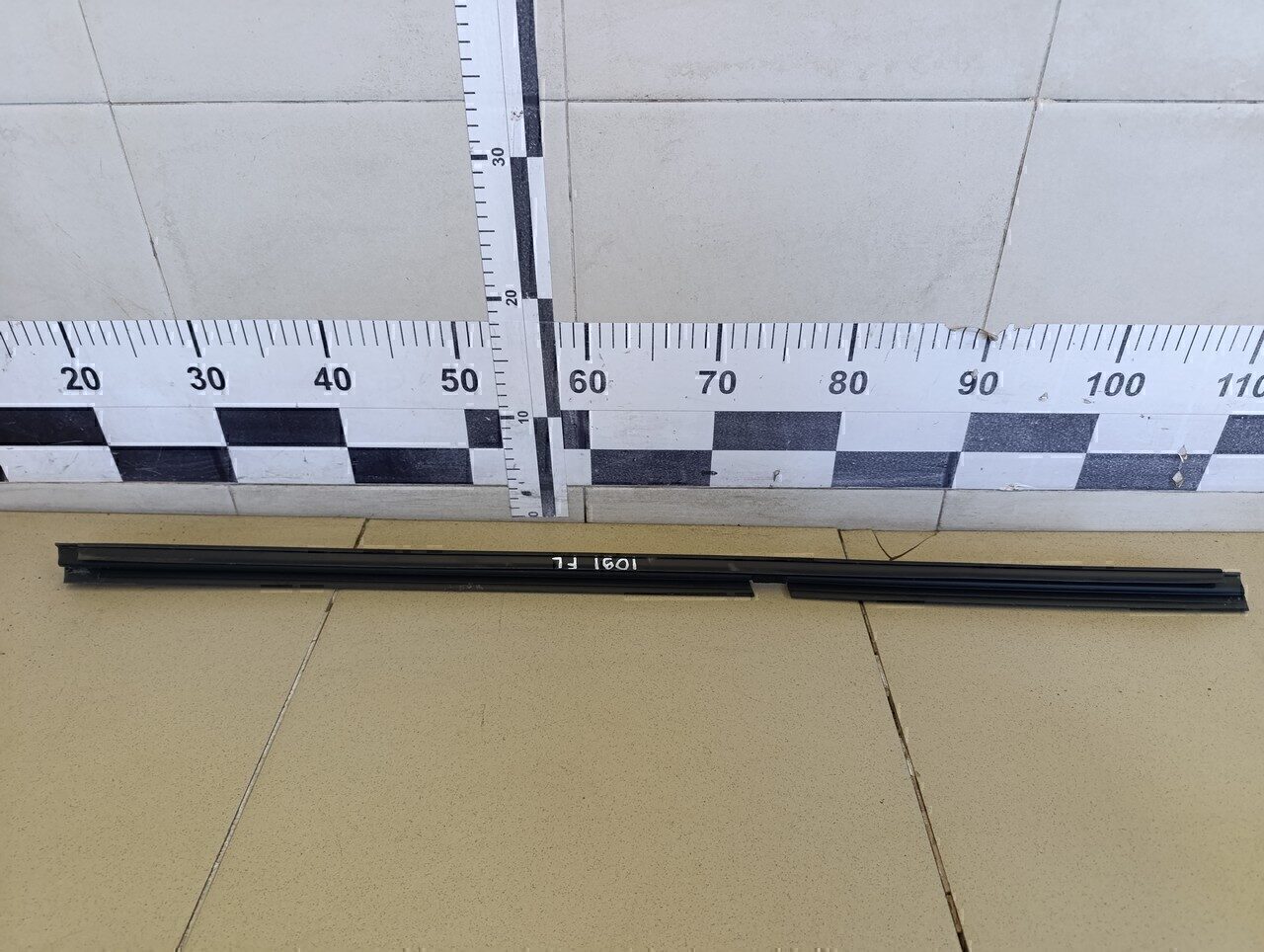 Накладка стекла переднего левого RENAULT Scenic 2003-2009