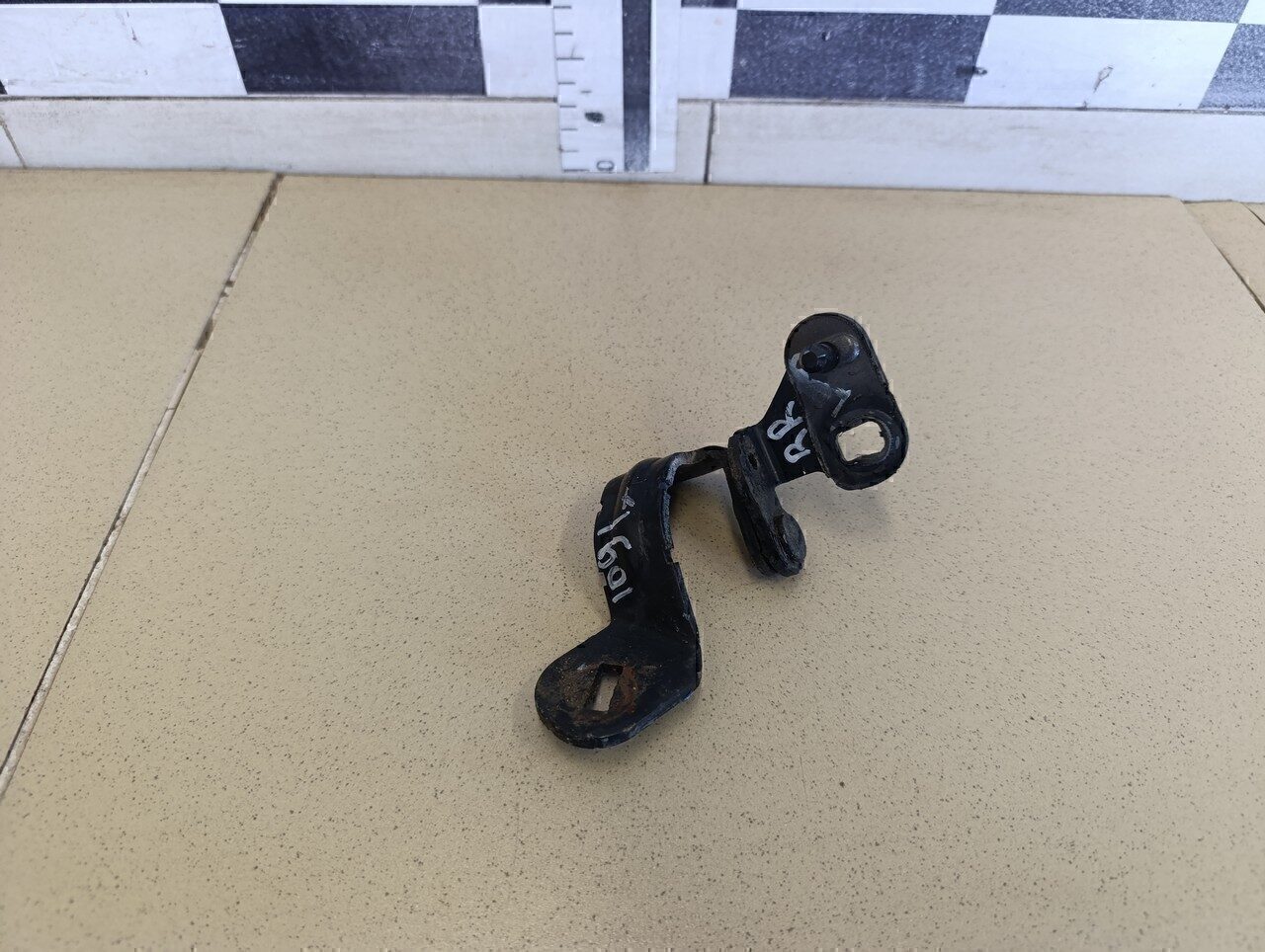 Петля стекла RENAULT Scenic 2003-2009