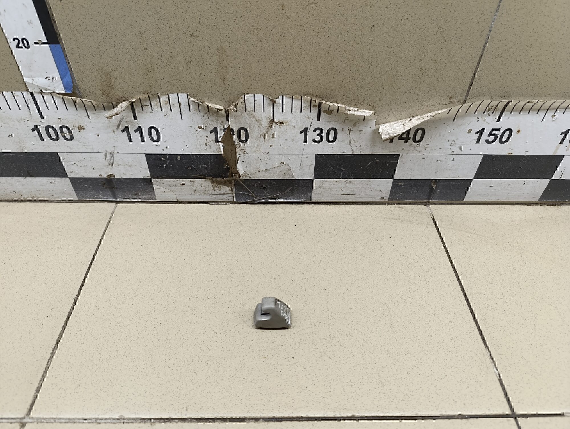 Крючок солнцезащитного козырька Chevrolet Cruze 2009-2016