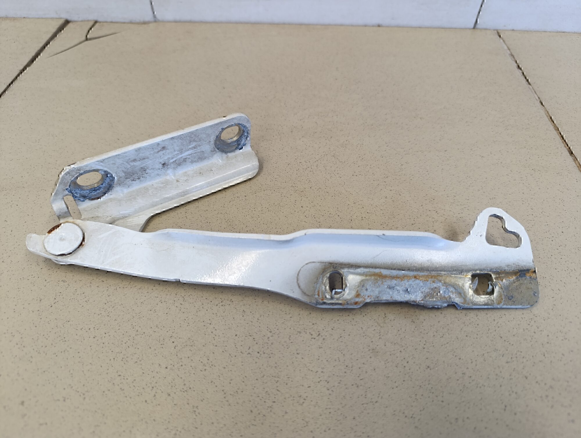 Петля капота правая RENAULT Sandero 2009-2014