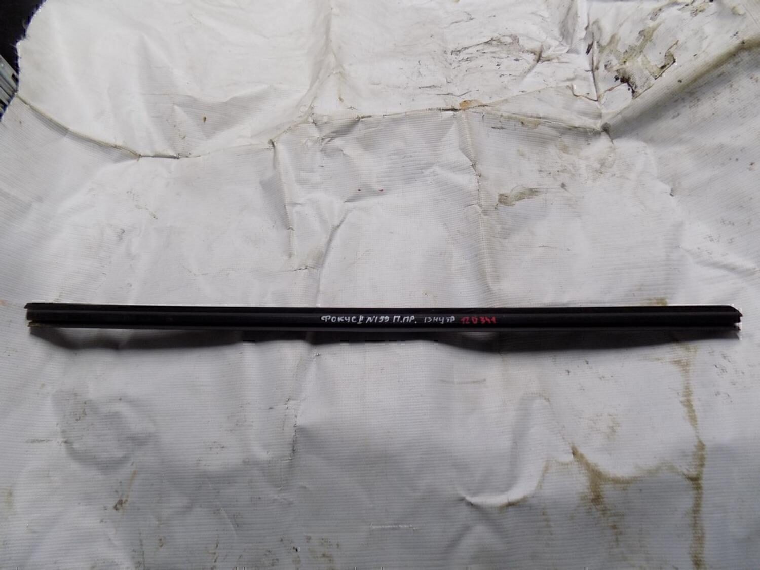 Накладка стекла переднего правого FORD Focus II 2008-2011