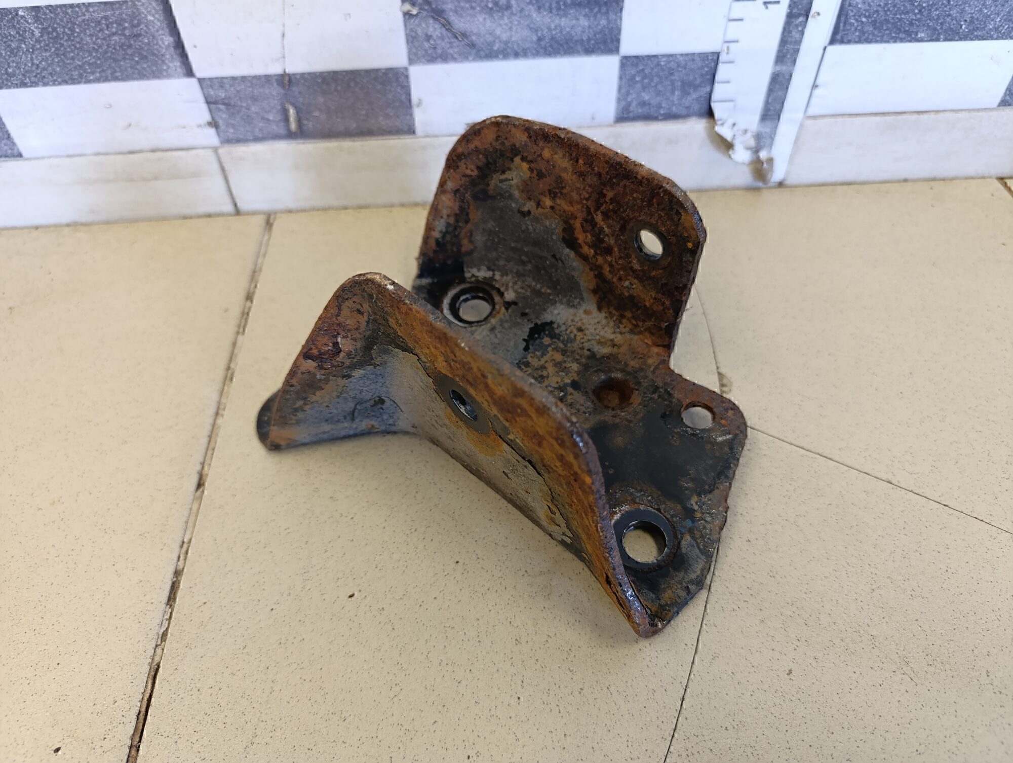 Кронштейн задней балки RENAULT Logan 2005-2014