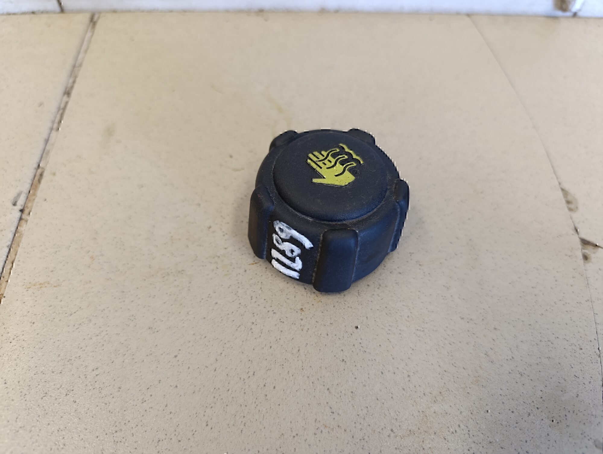 Крышка расширительного бачка NISSAN Logan 2005-2014