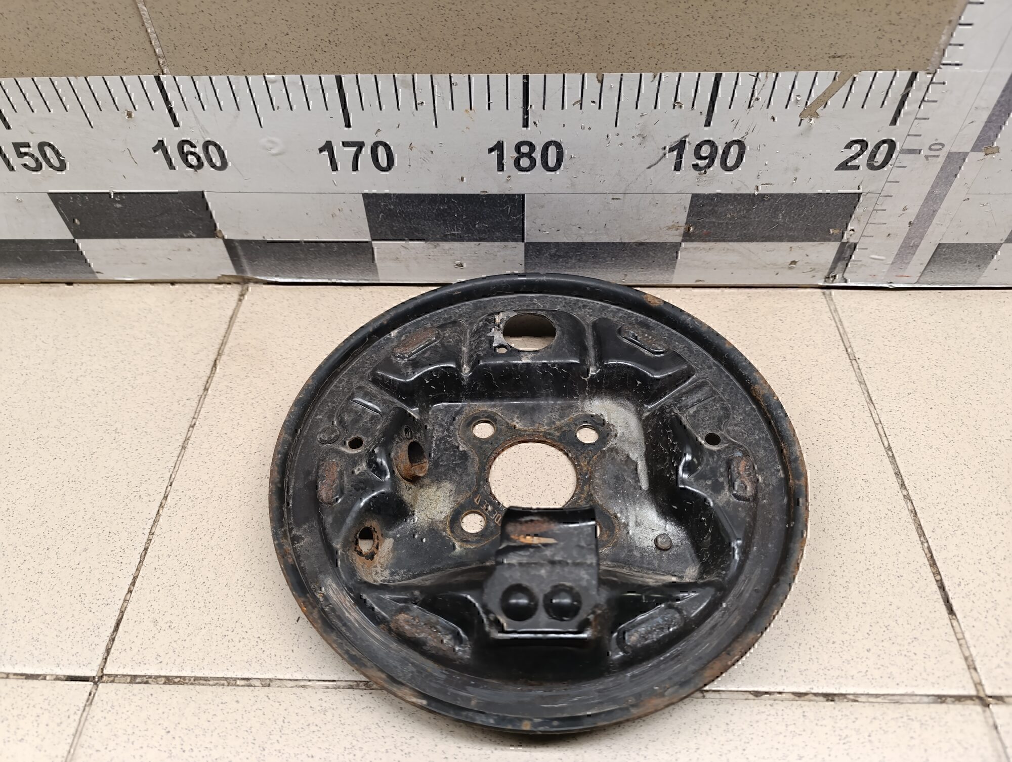 Щит опорный задний левый RENAULT Duster 2012>