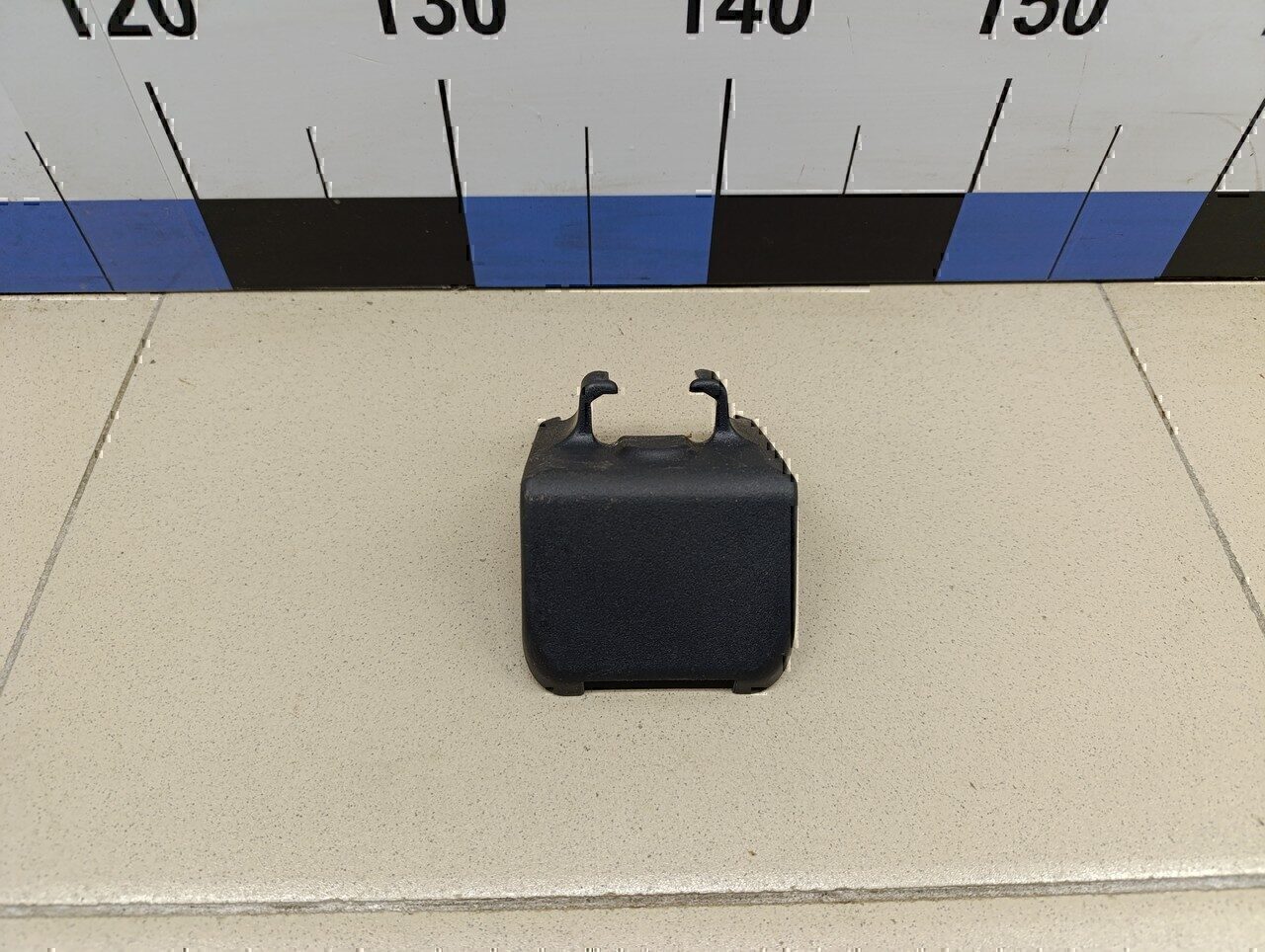 Крышка кронштейна сиденья MITSUBISHI Outlander (GF) 2012>