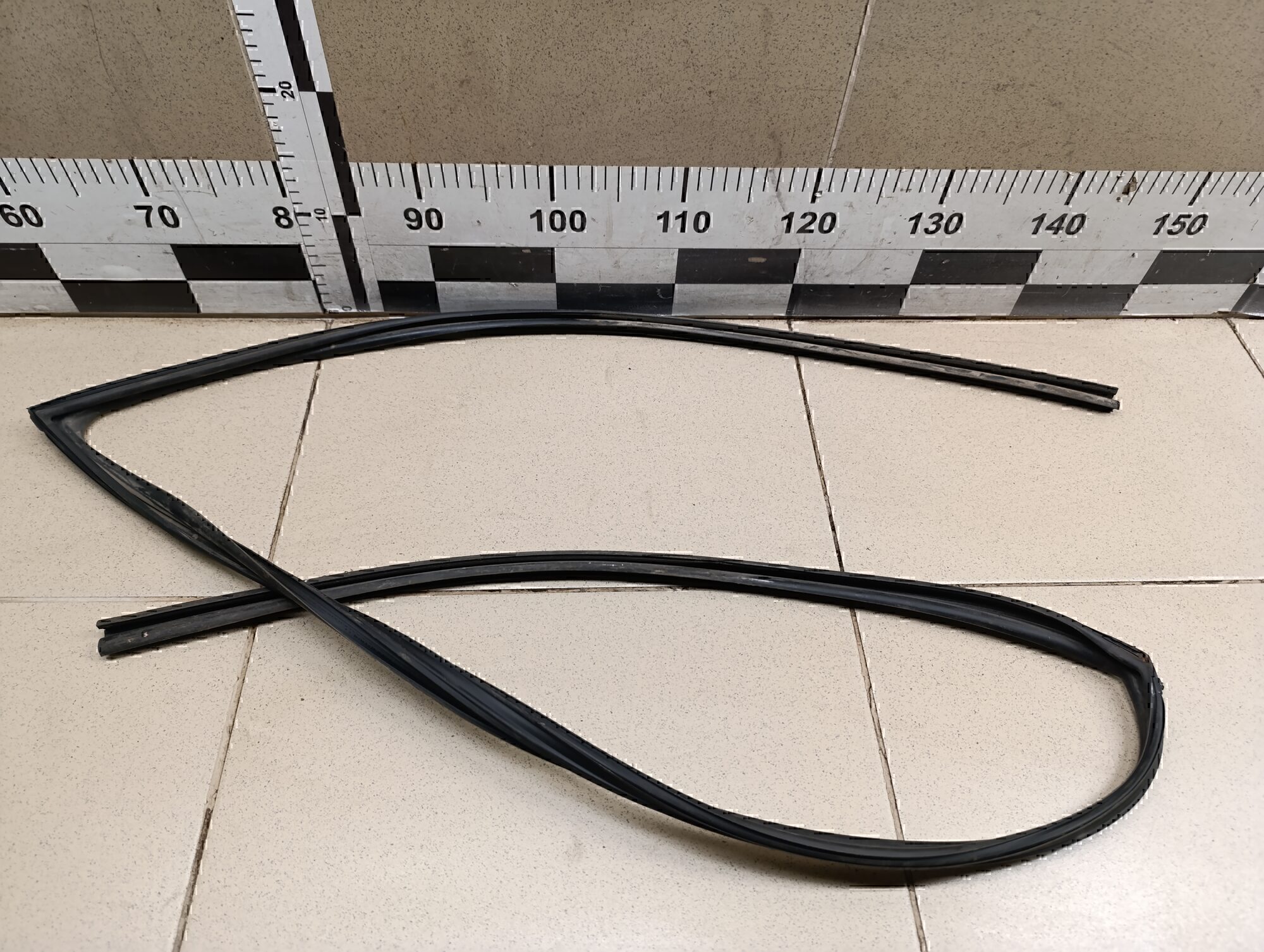 Уплотнитель стекла двери TOYOTA Auris (E15) 2006-2012