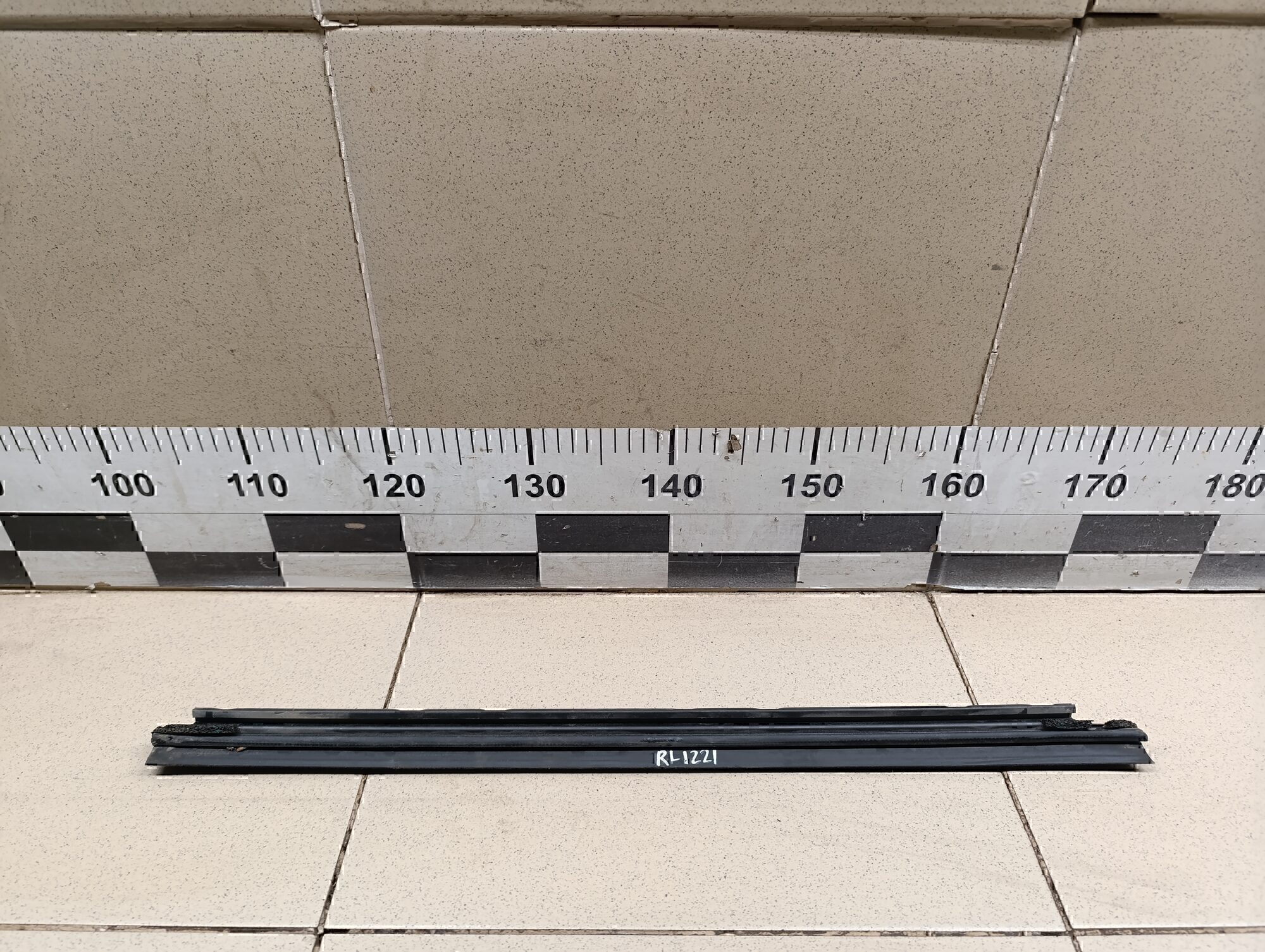 Уплотнитель стекла двери TOYOTA Auris (E15) 2006-2012