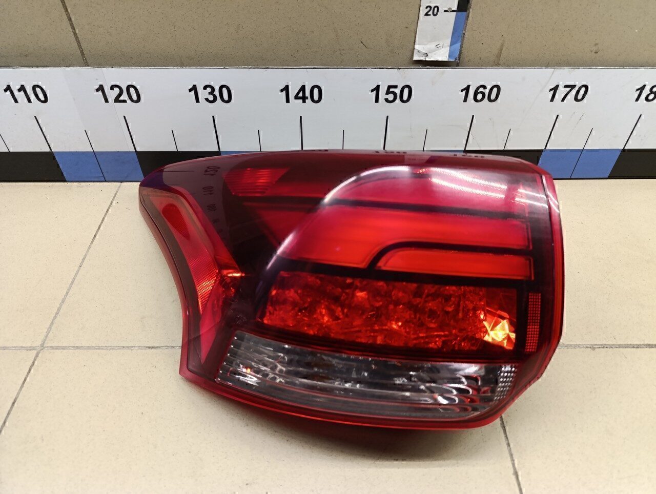 Фонарь задний наружный левый MITSUBISHI Outlander (GF) 2012>