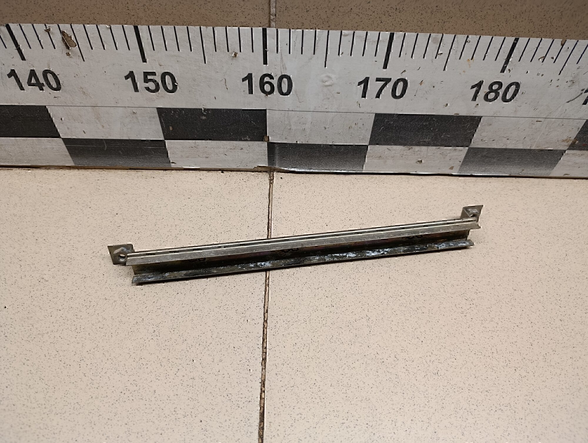 Направляющая стекла VAZ NIVA 2121,213,214