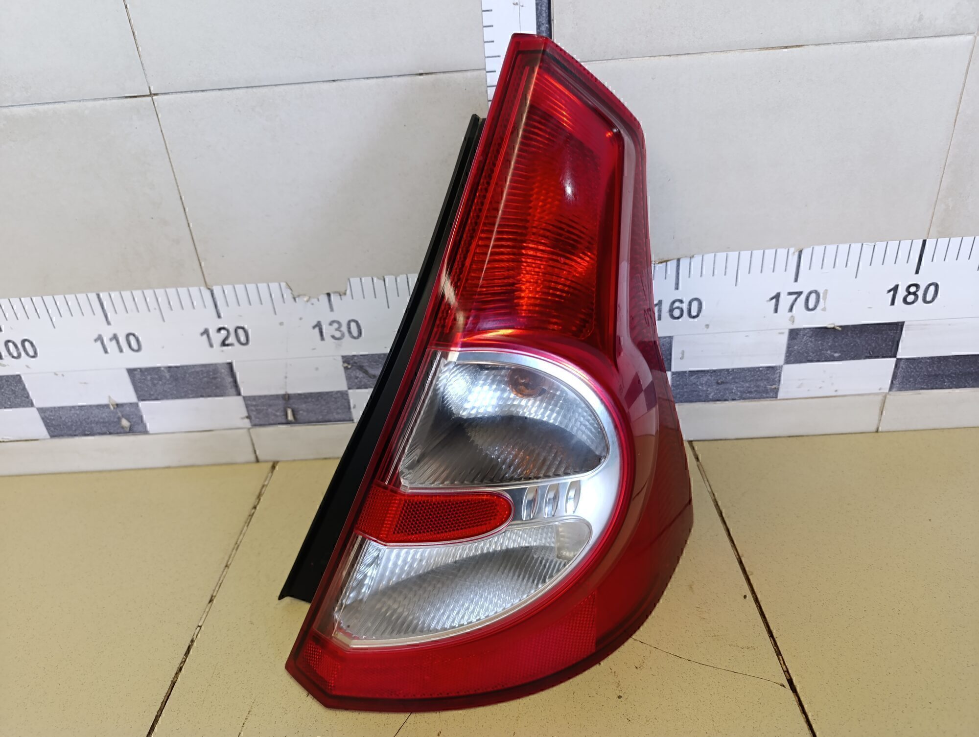 Фонарь задний правый RENAULT Sandero 2009-2014