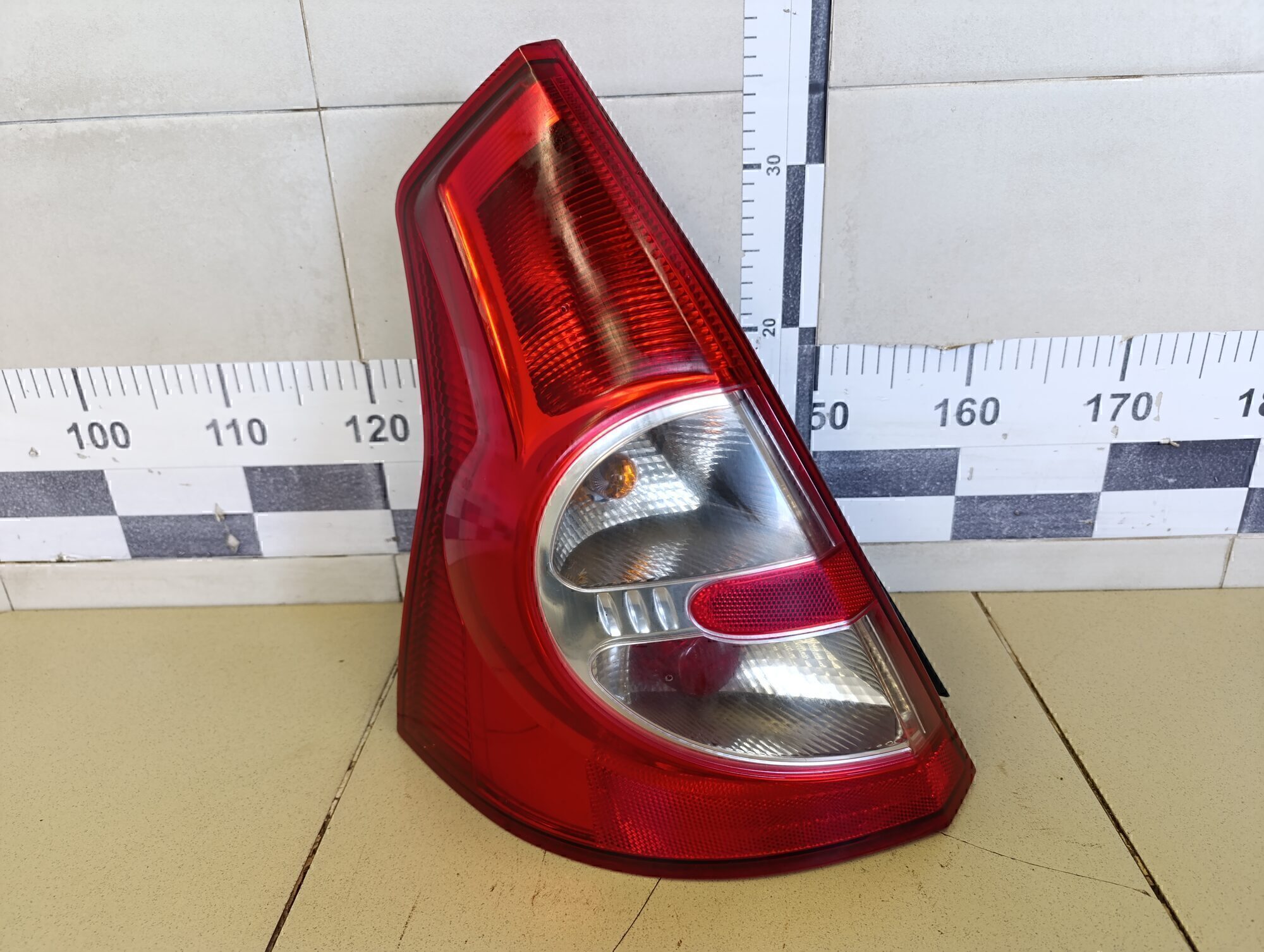 Фонарь задний левый RENAULT Sandero 2009-2014