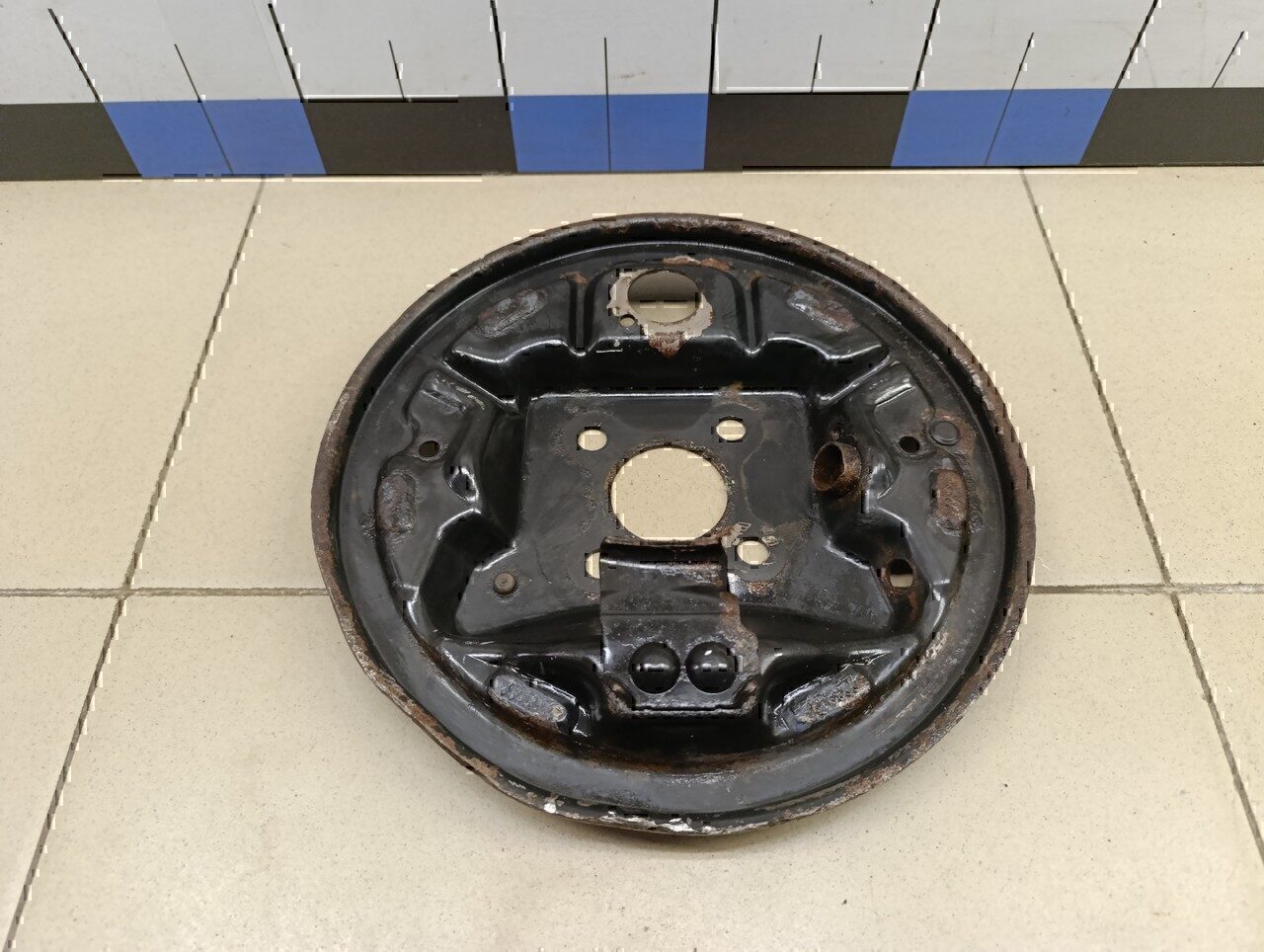 Щит опорный задний правый RENAULT Duster 2012>