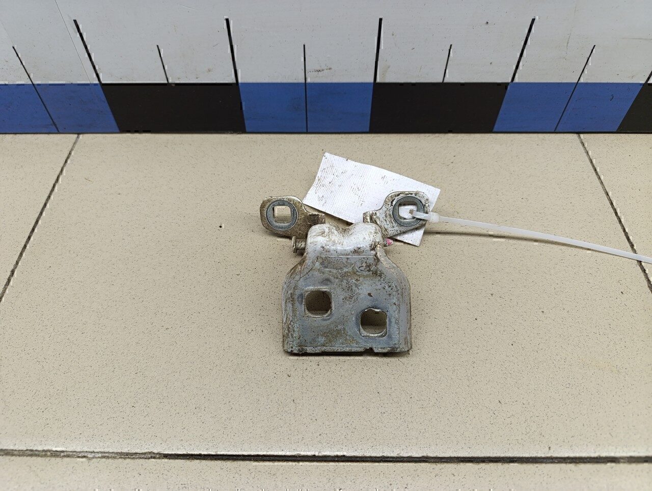 Петля двери RENAULT Duster 2012>