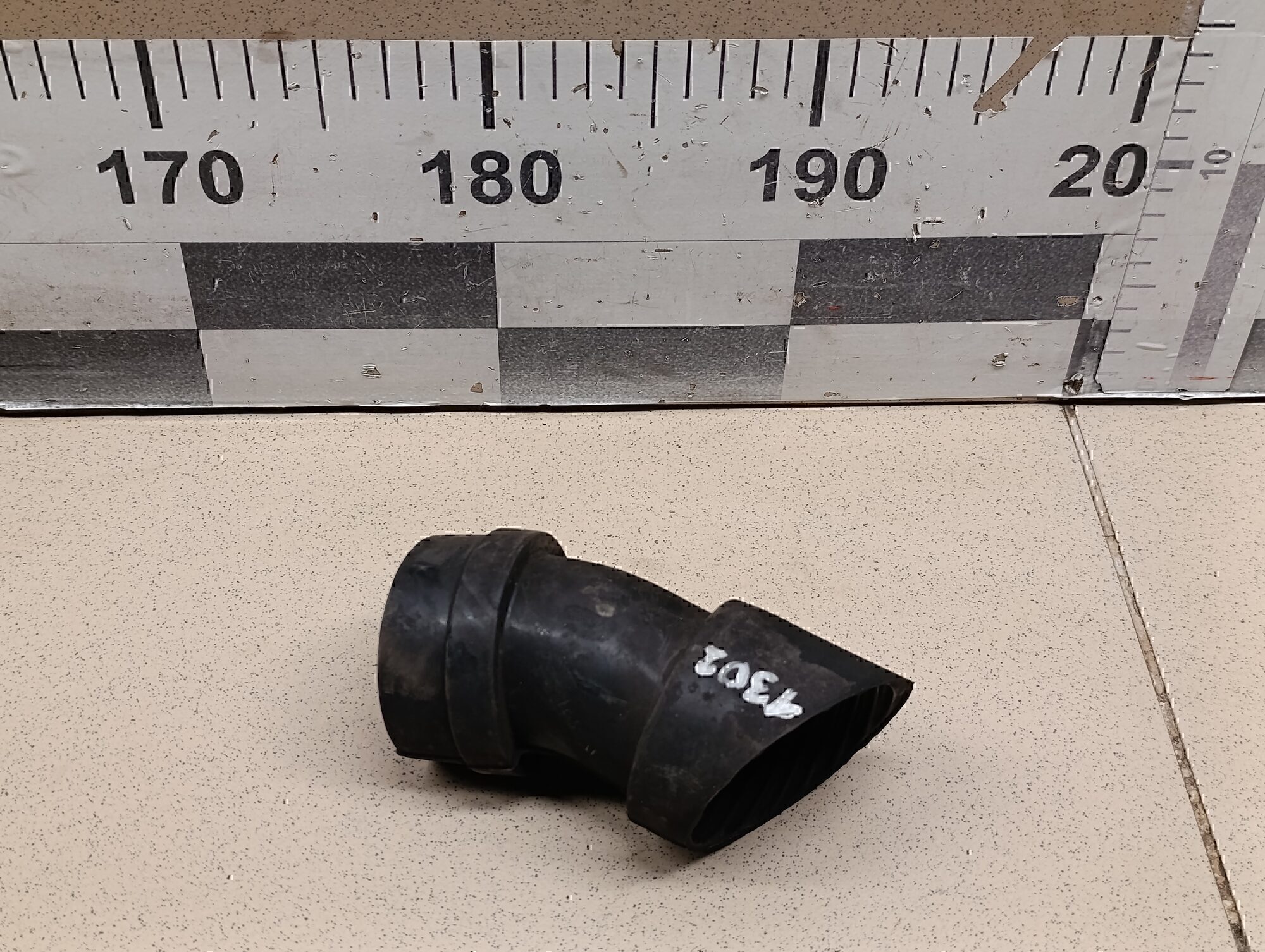 Патрубок воздушного фильтра VAZ Lada Granta 2011>