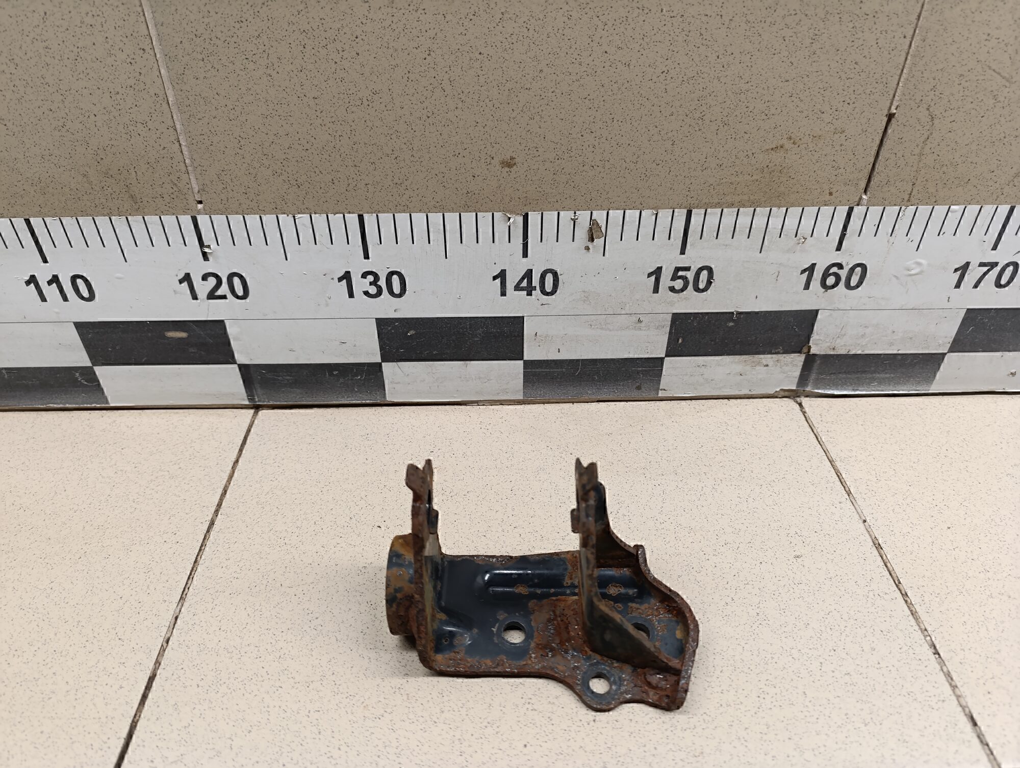 Кронштейн КПП левый TOYOTA Auris (E15) 2006-2012