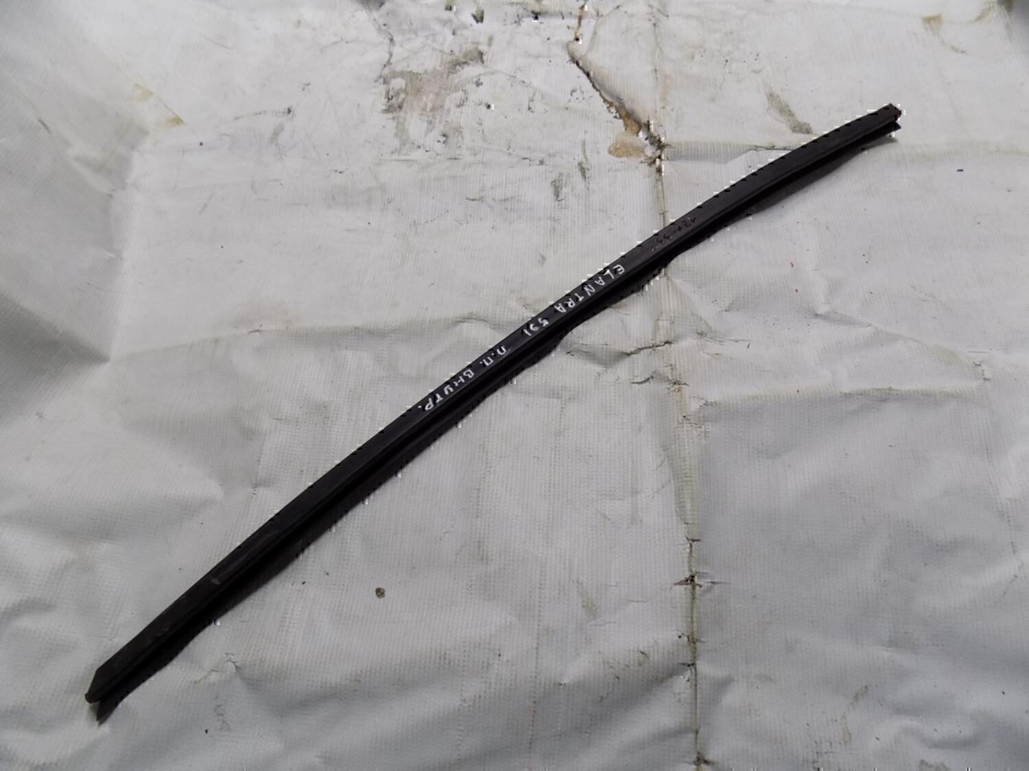 Накладка стекла переднего правого HYUNDAI Elantra 2006-2011